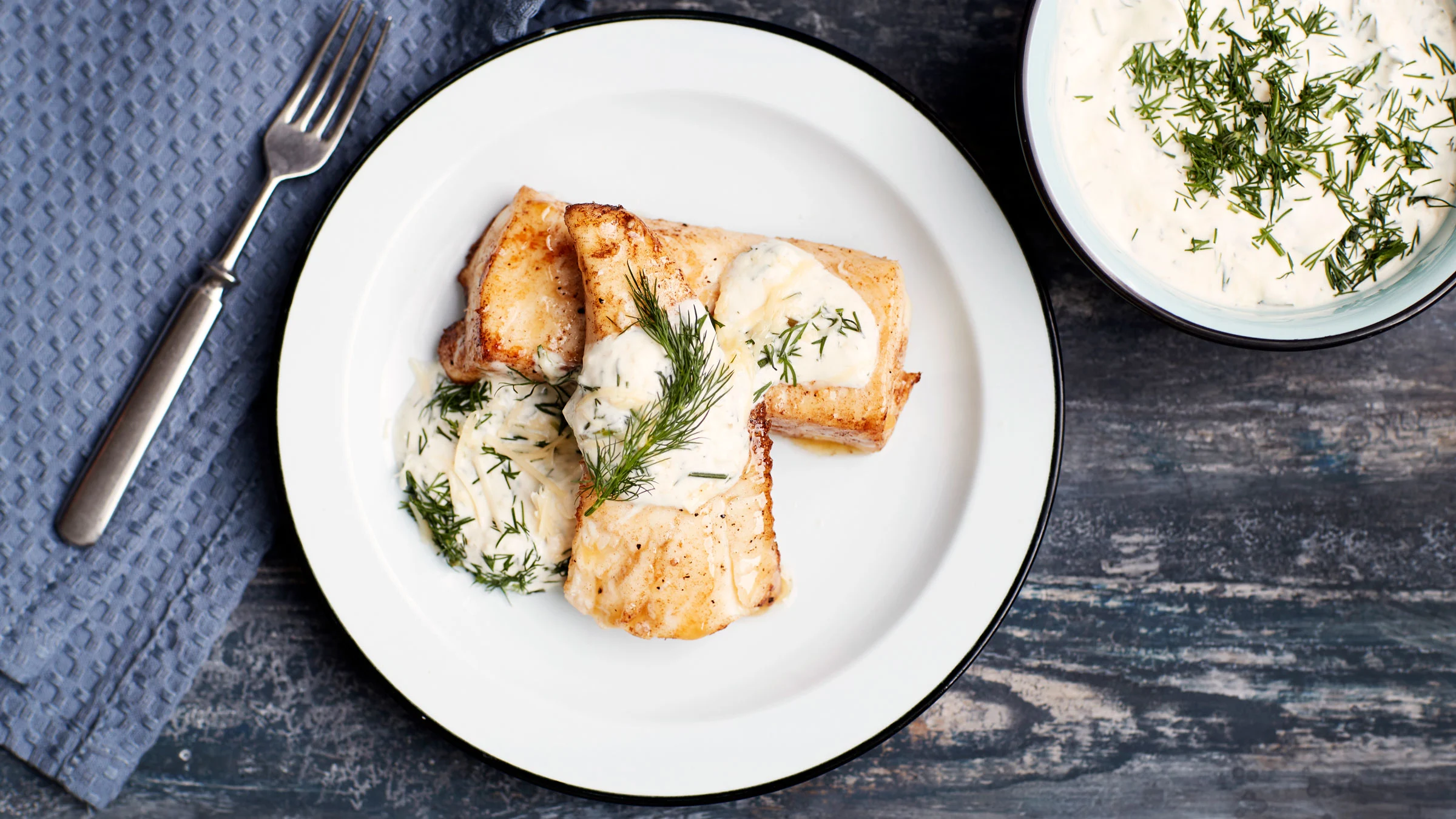 Paistettu hauki ja jogurttikastike