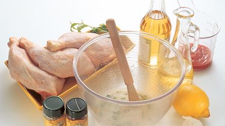 Ota kaikki ainekset esille. Sekoita niistä marinadi.