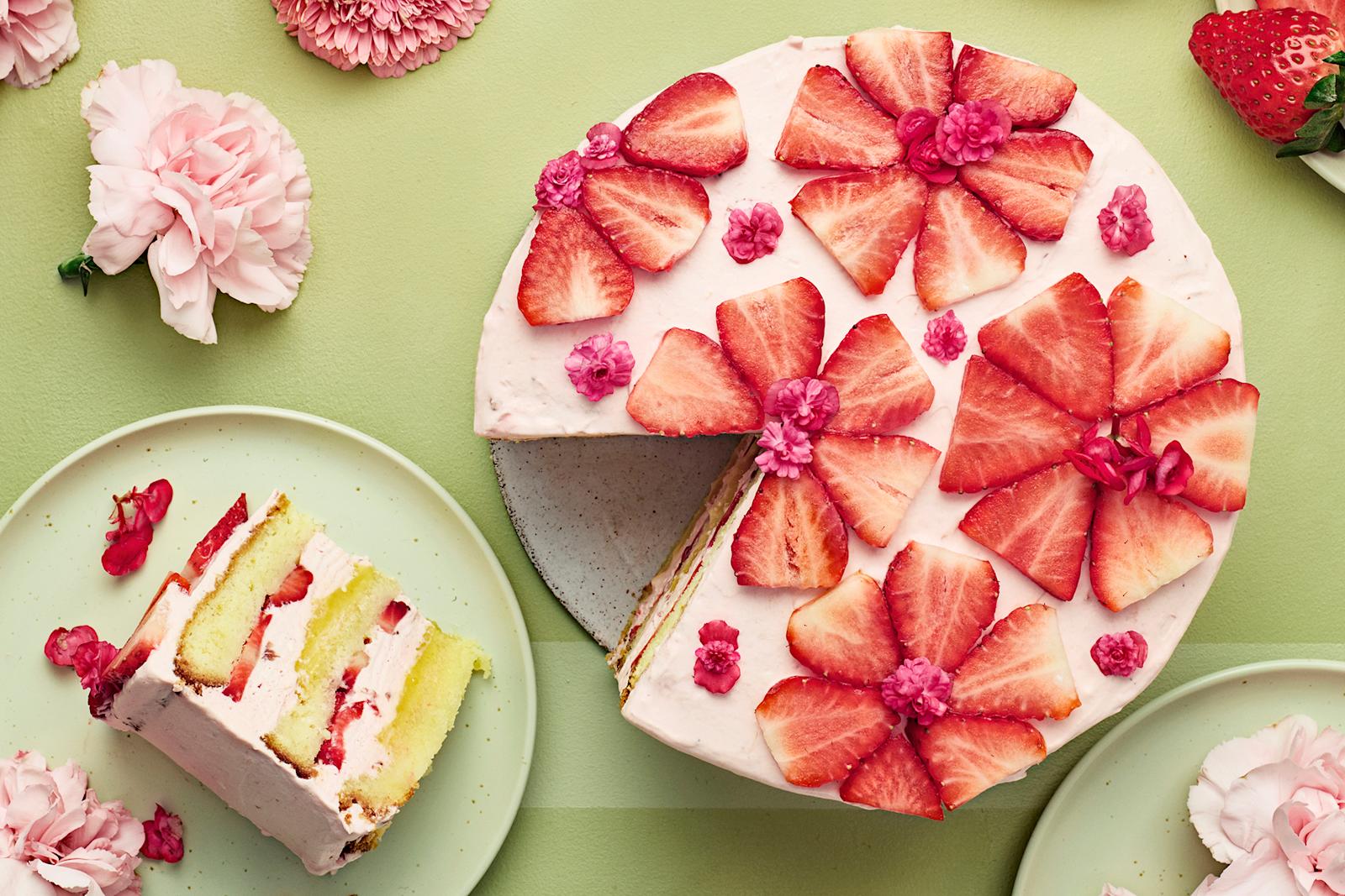 Raikas sitruuna-mansikkakakku