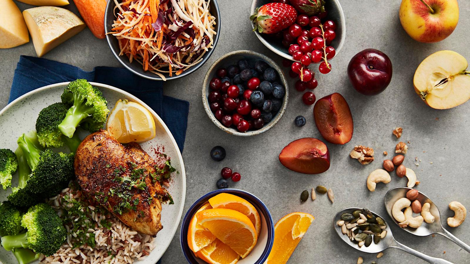 Ammattilaisen vinkit kohtuullisuuteen: Mittaa sopiva annoskoko oman kouran avulla ja syö aina pöydän ääressä