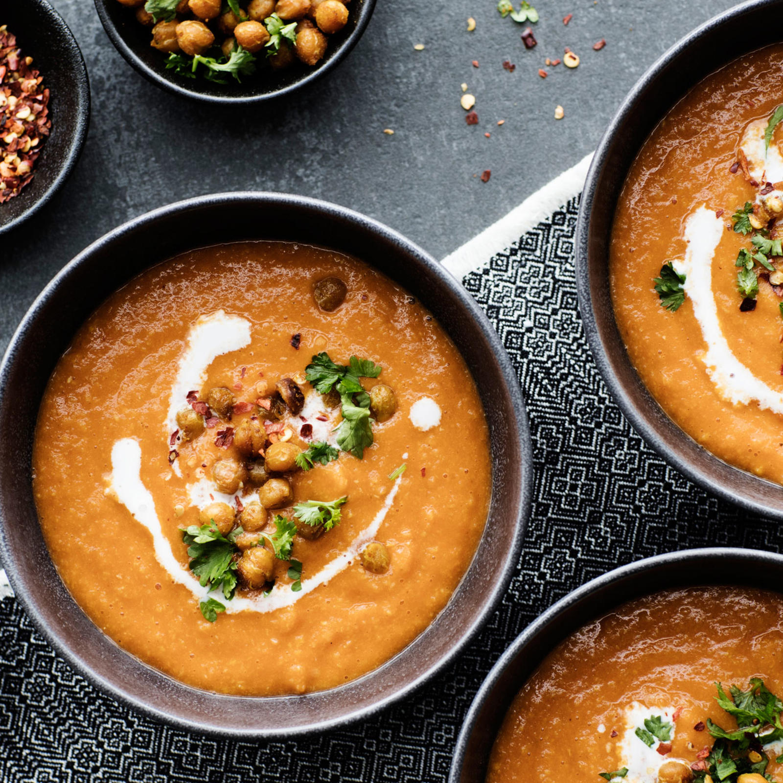 Paahdettu kikhernesosekeitto