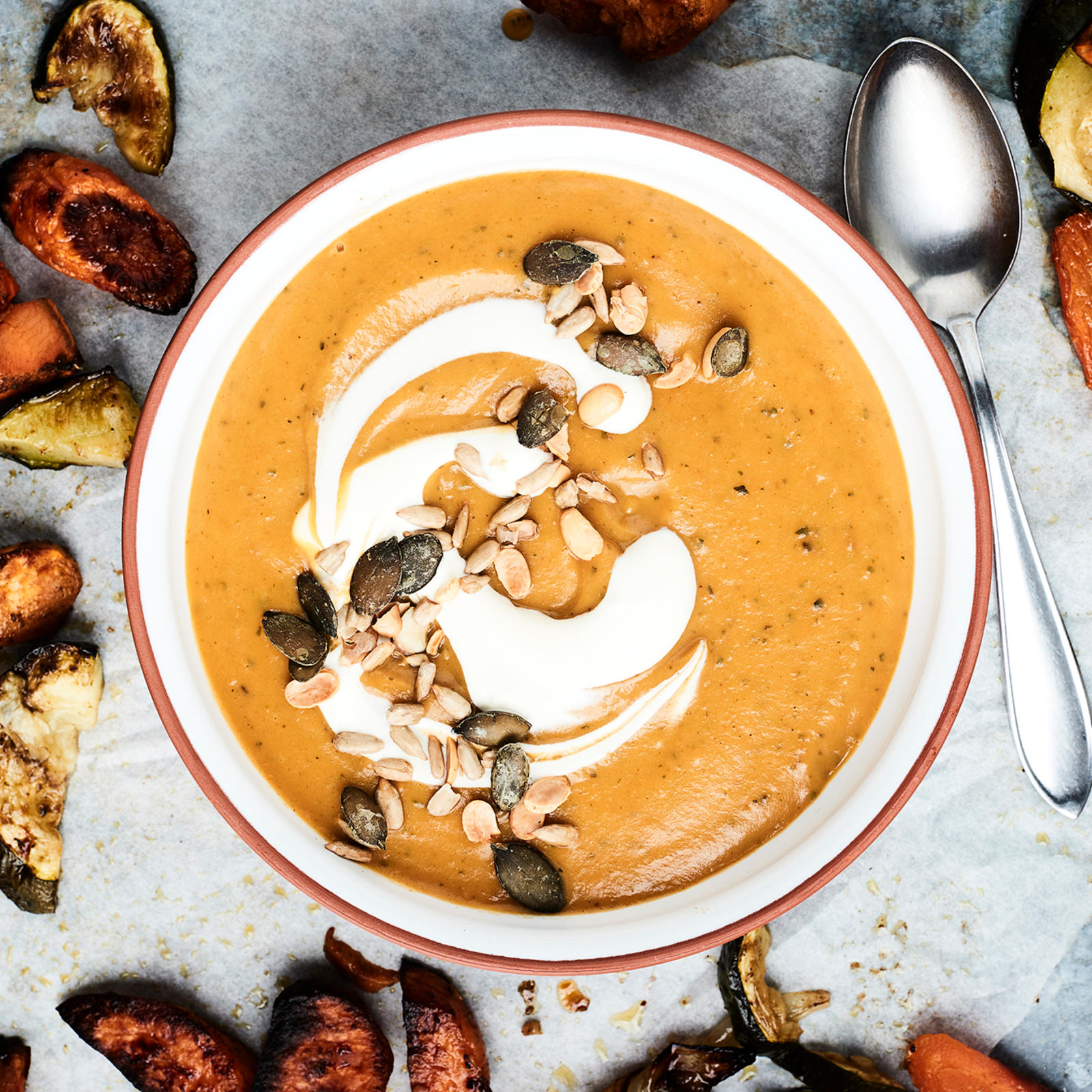 Paahdettu kasvissosekeitto