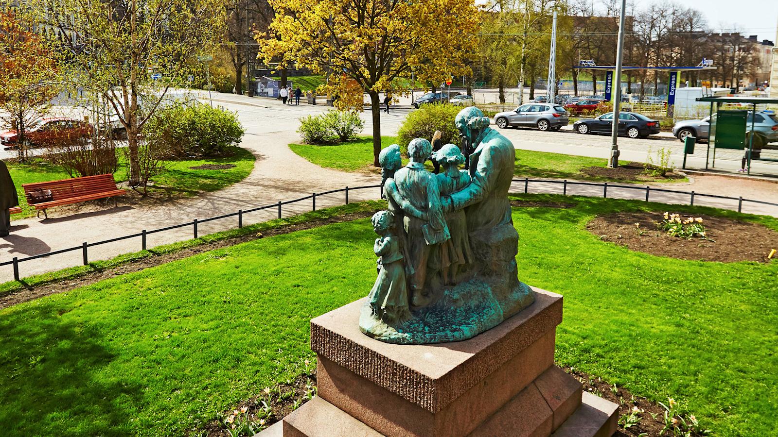 Zacharias Topeliuksen patsas