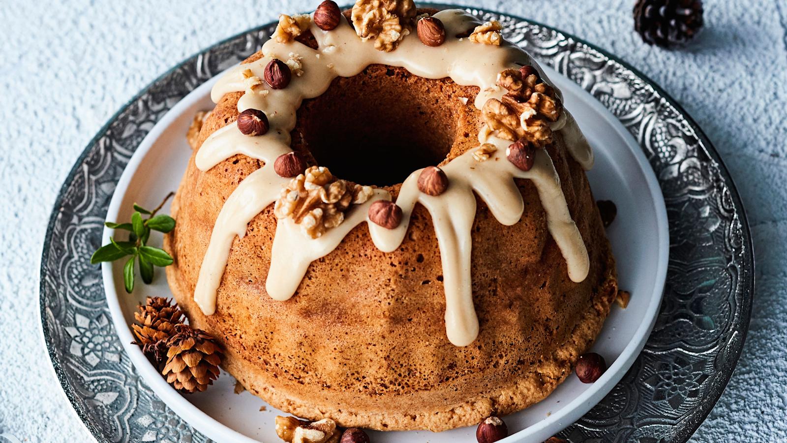 Vaahterasiirappi-pähkinäkakku