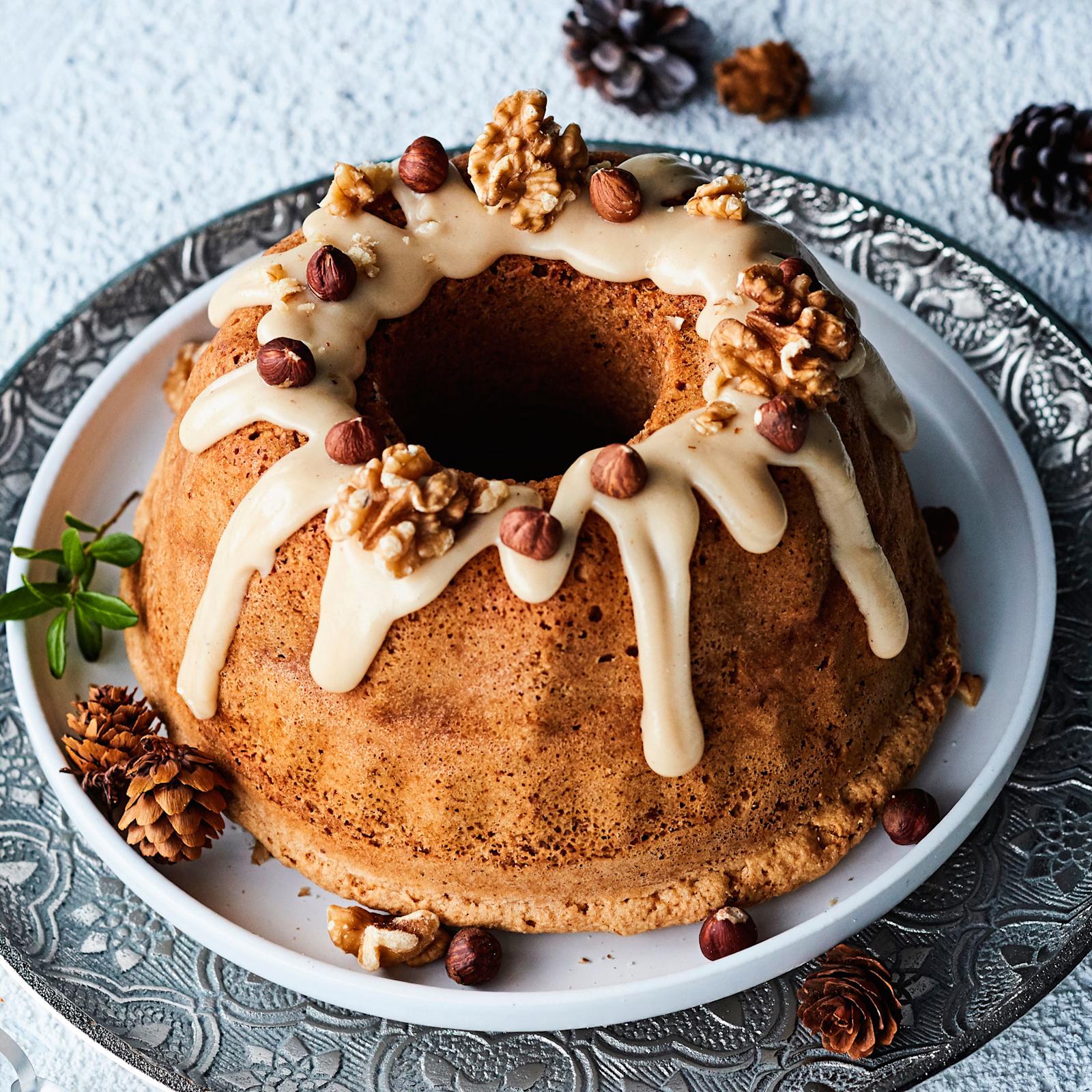 Vaahterasiirappi-pähkinäkakku