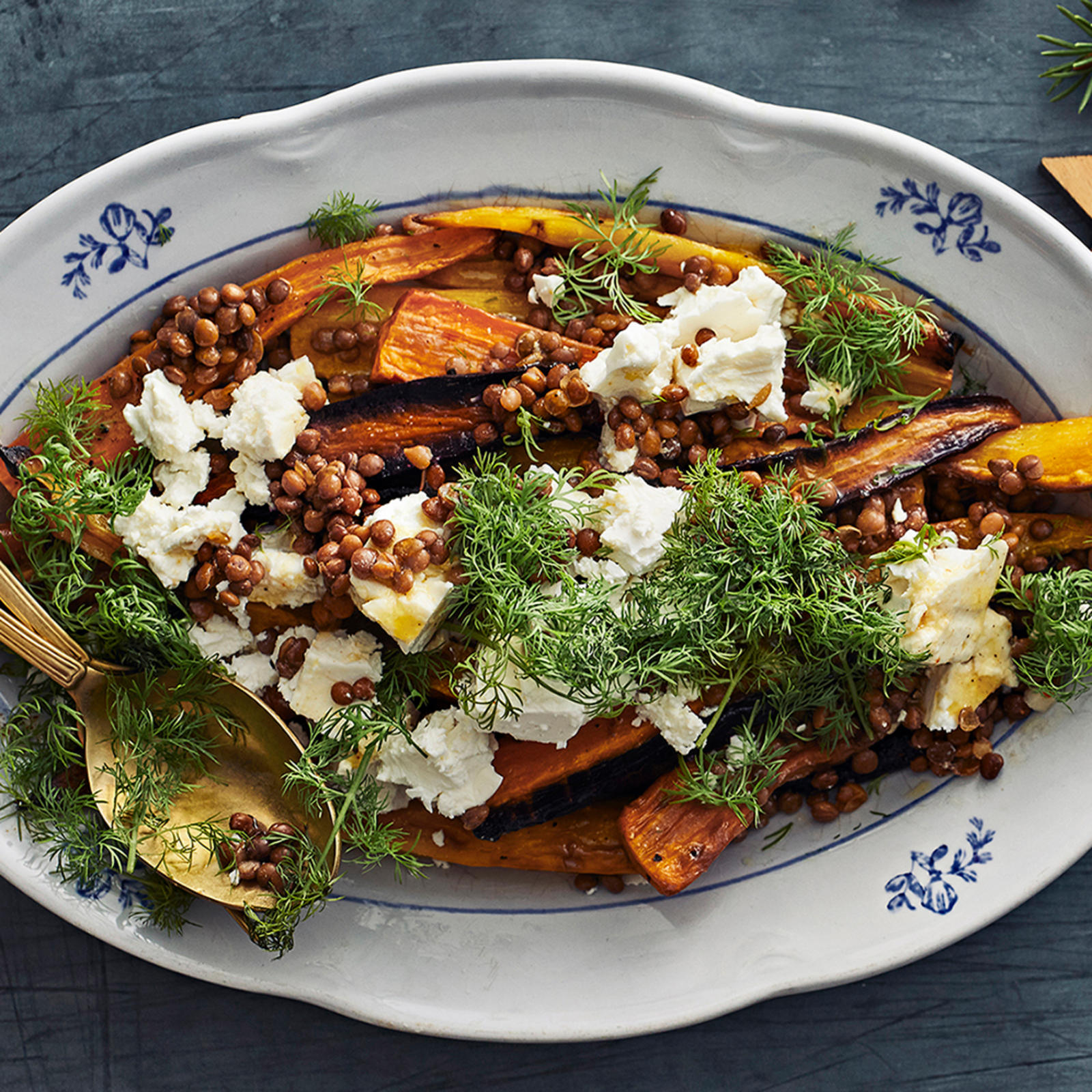 Värikäs talvisalaatti