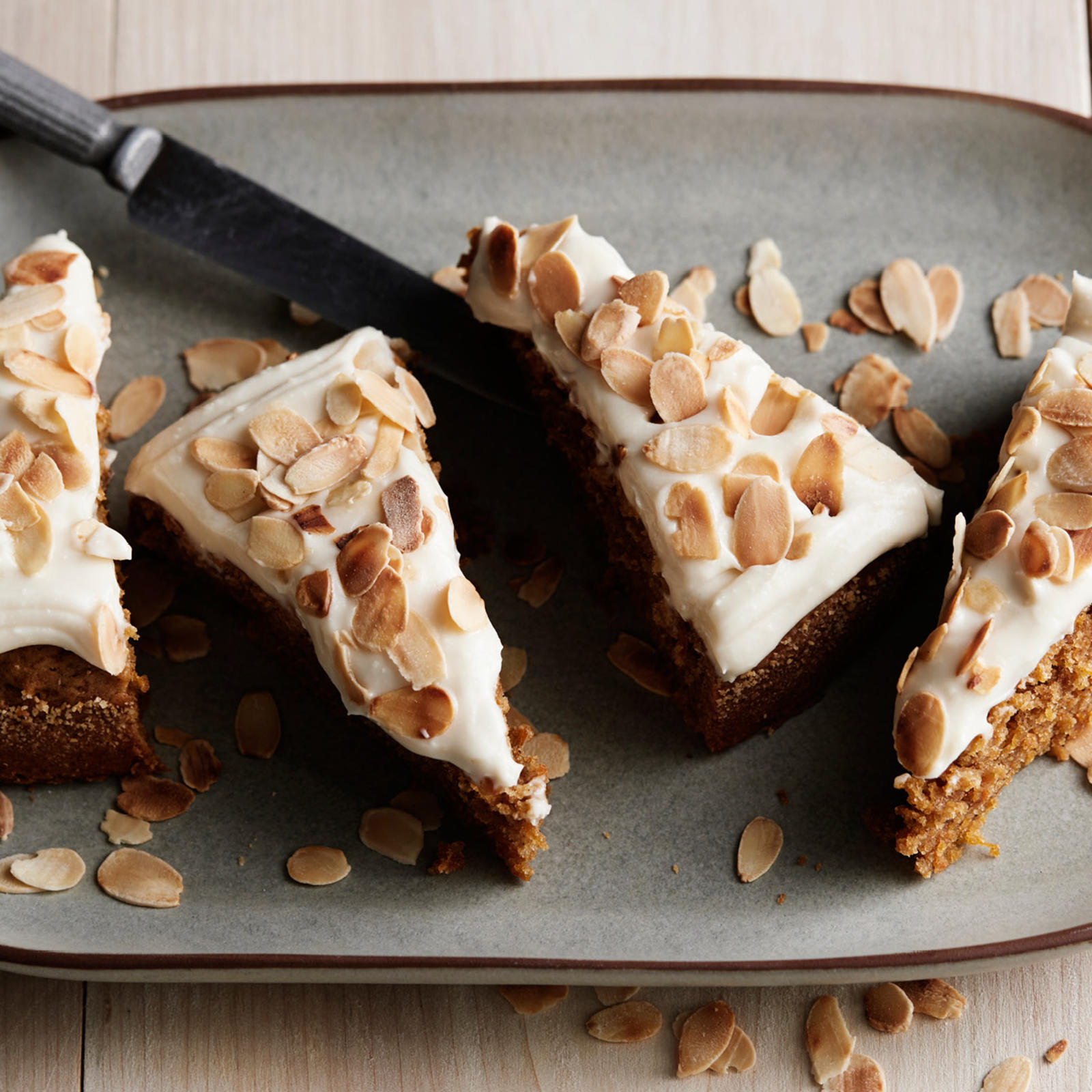 Vegaaninen porkkanakakku