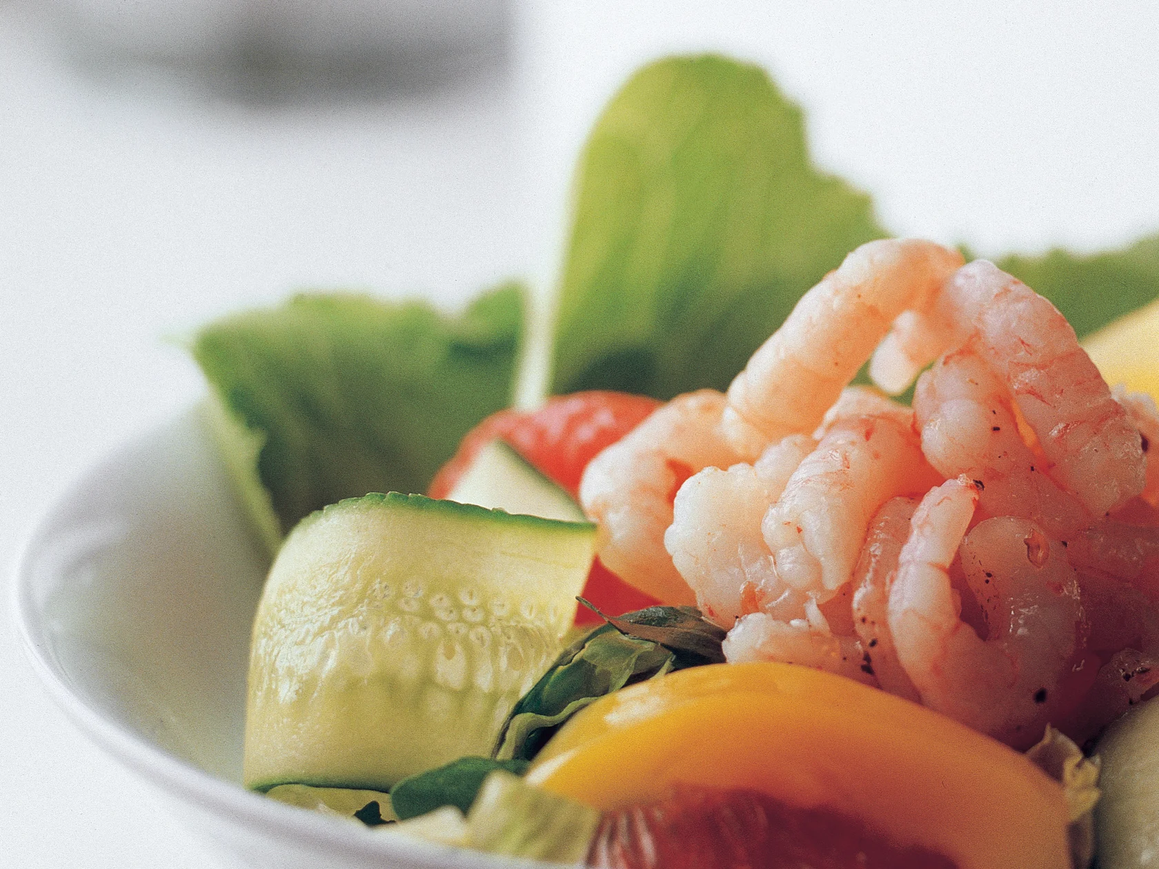 Raikas katkarapusalaatti