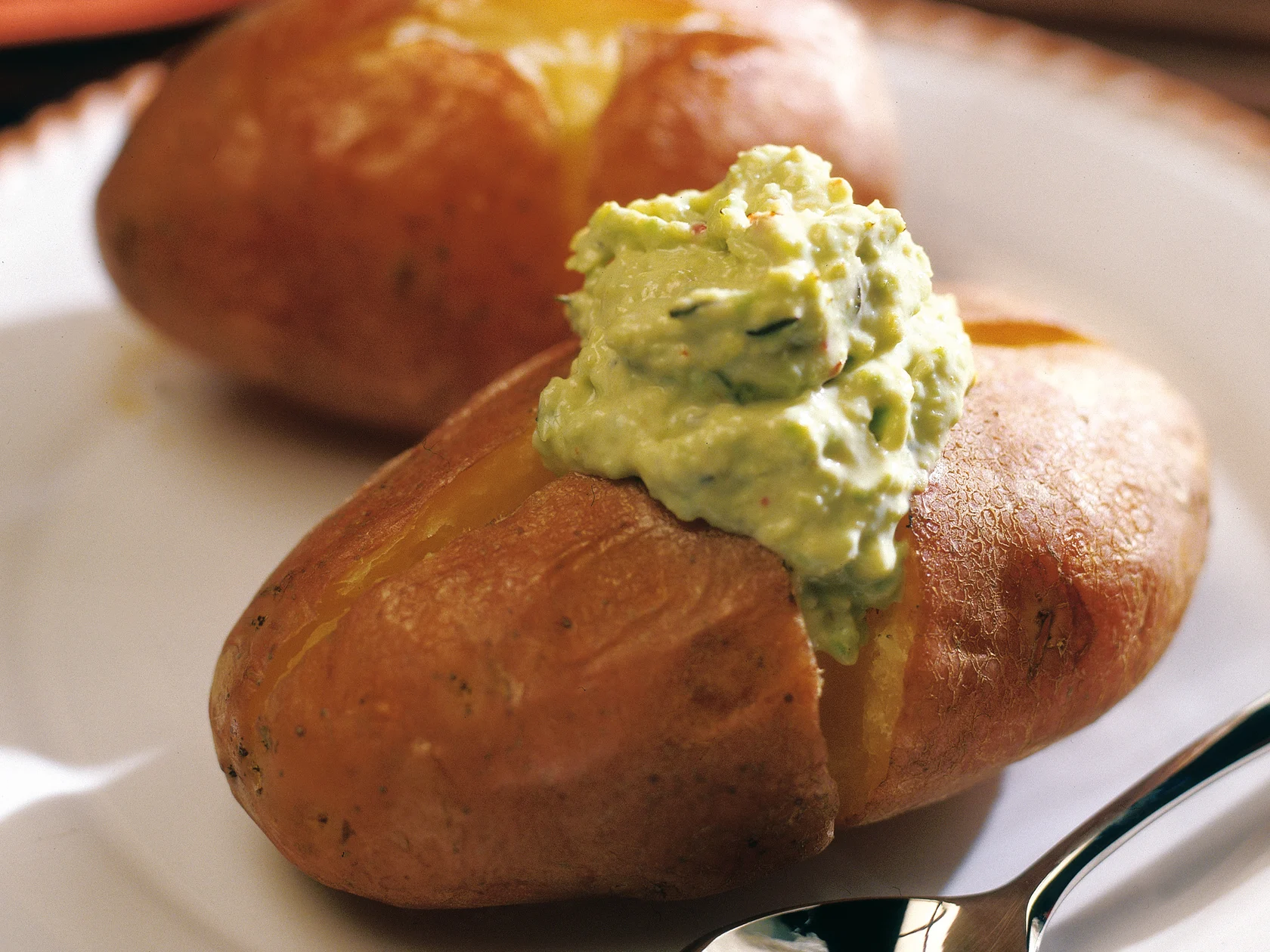 Tuliset tuorejuusto-uuniperunat