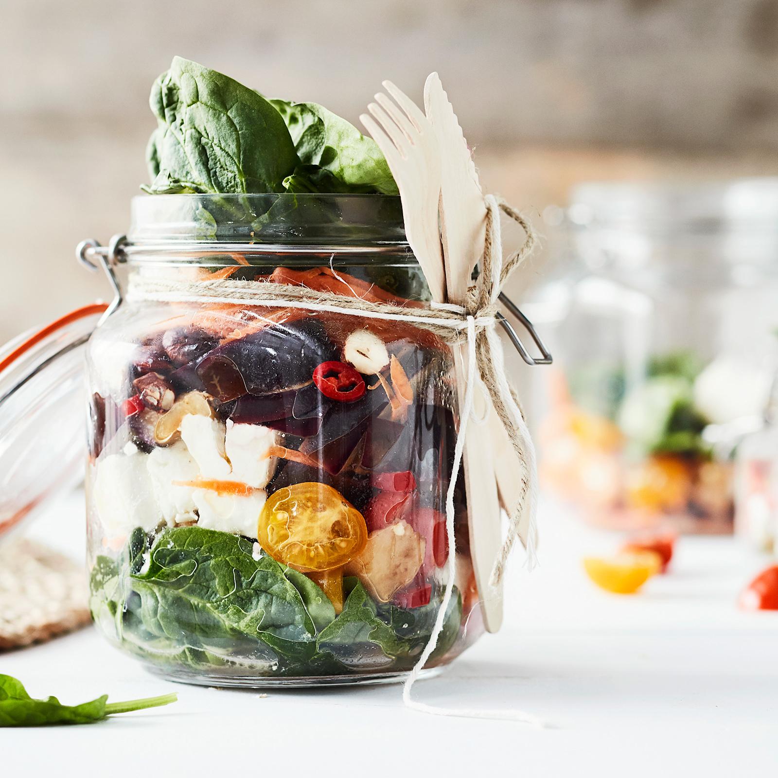 Feta-munakoisokerrossalaatti