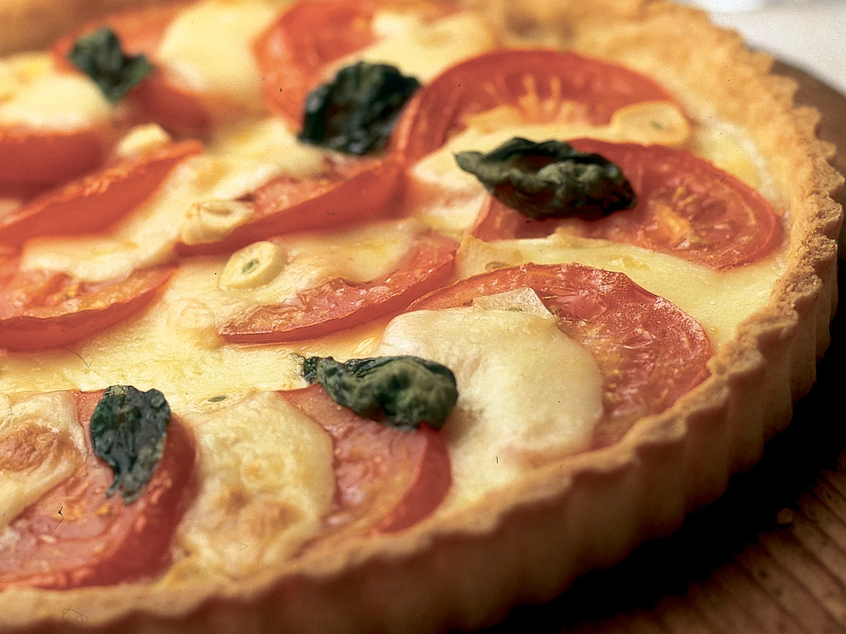 Tomaatti-mozzarellapiirakka