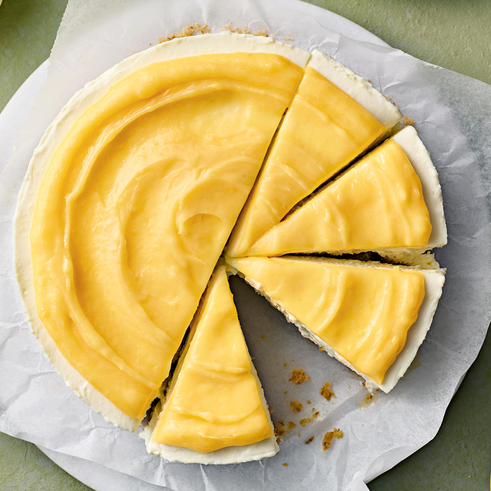 Raikas limejuustokakku