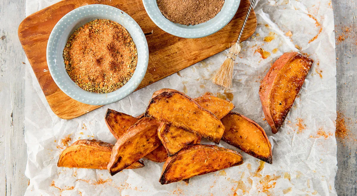 Bataattilohkot uunissa