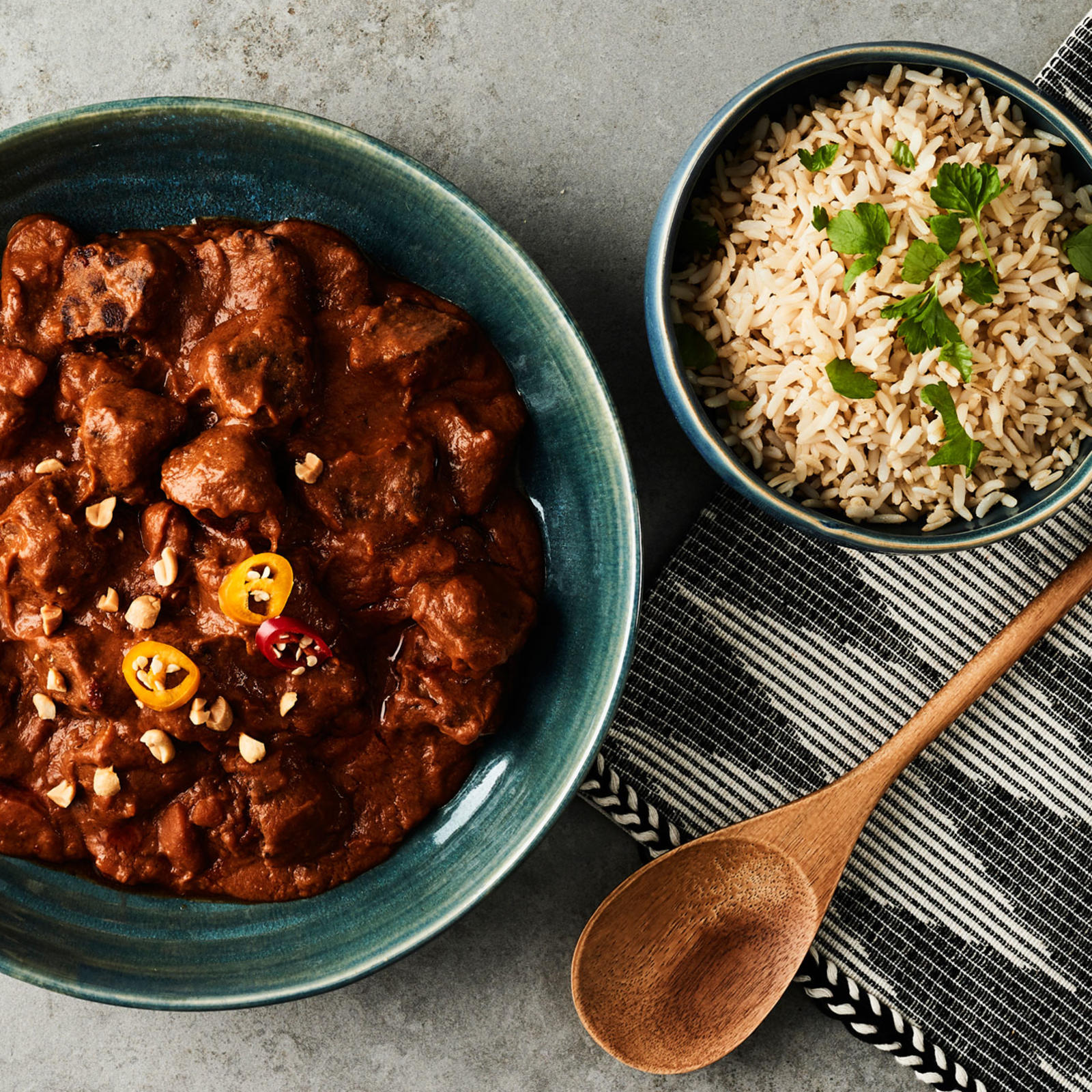 Maapähkinävoilla maustettu lihapata