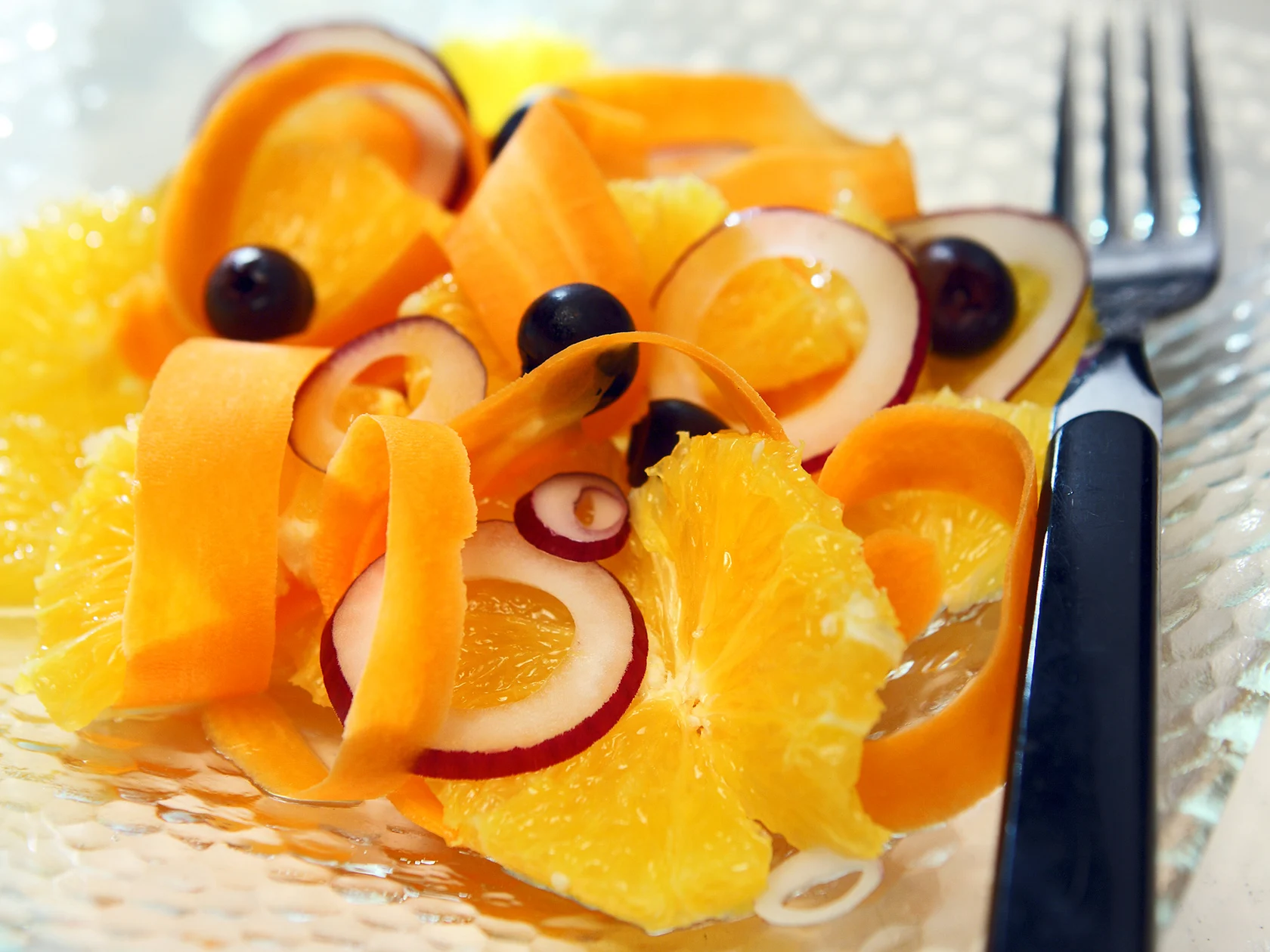 Helppo appelsiini-porkkanasalaatti