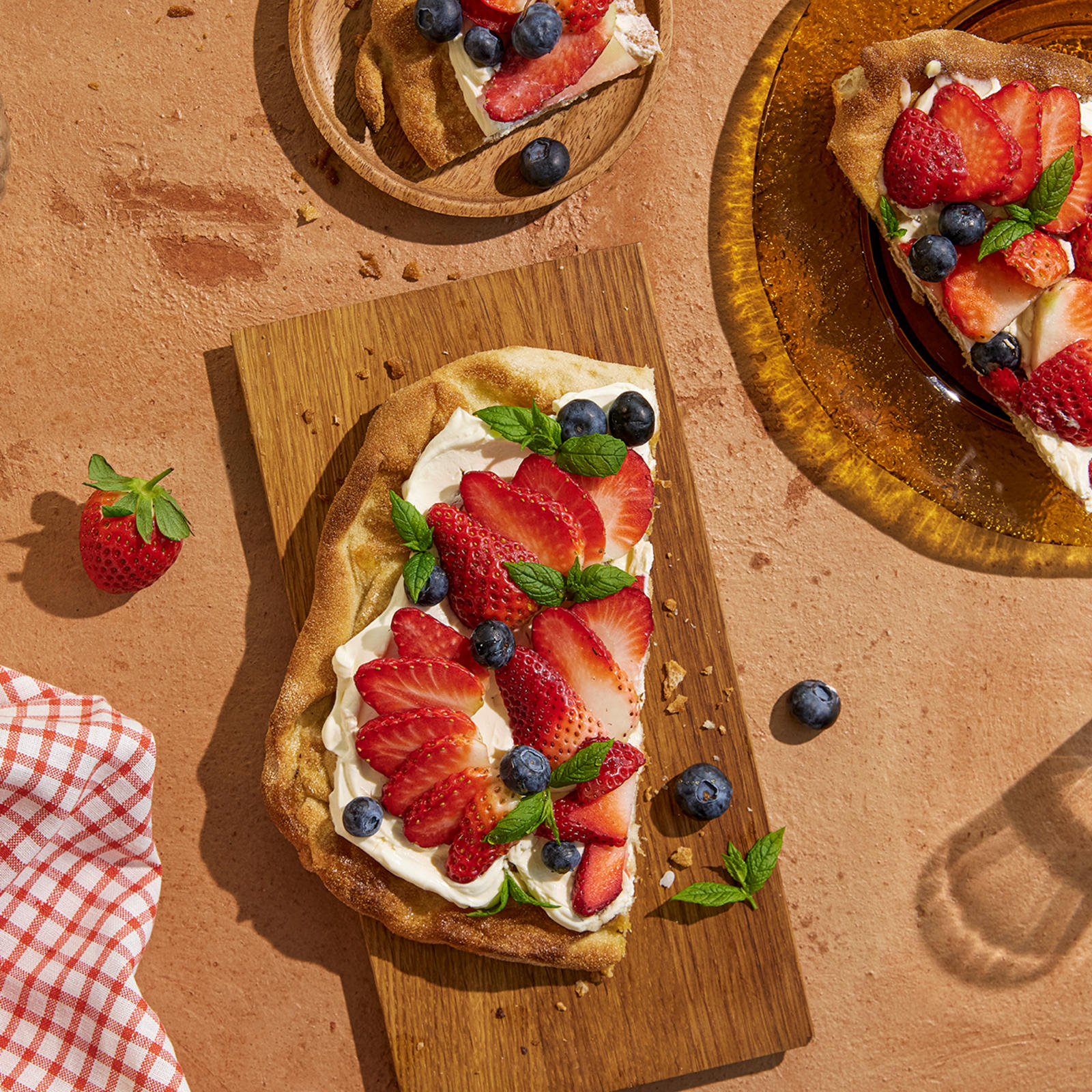 Kesäinen mansikka-pinsa