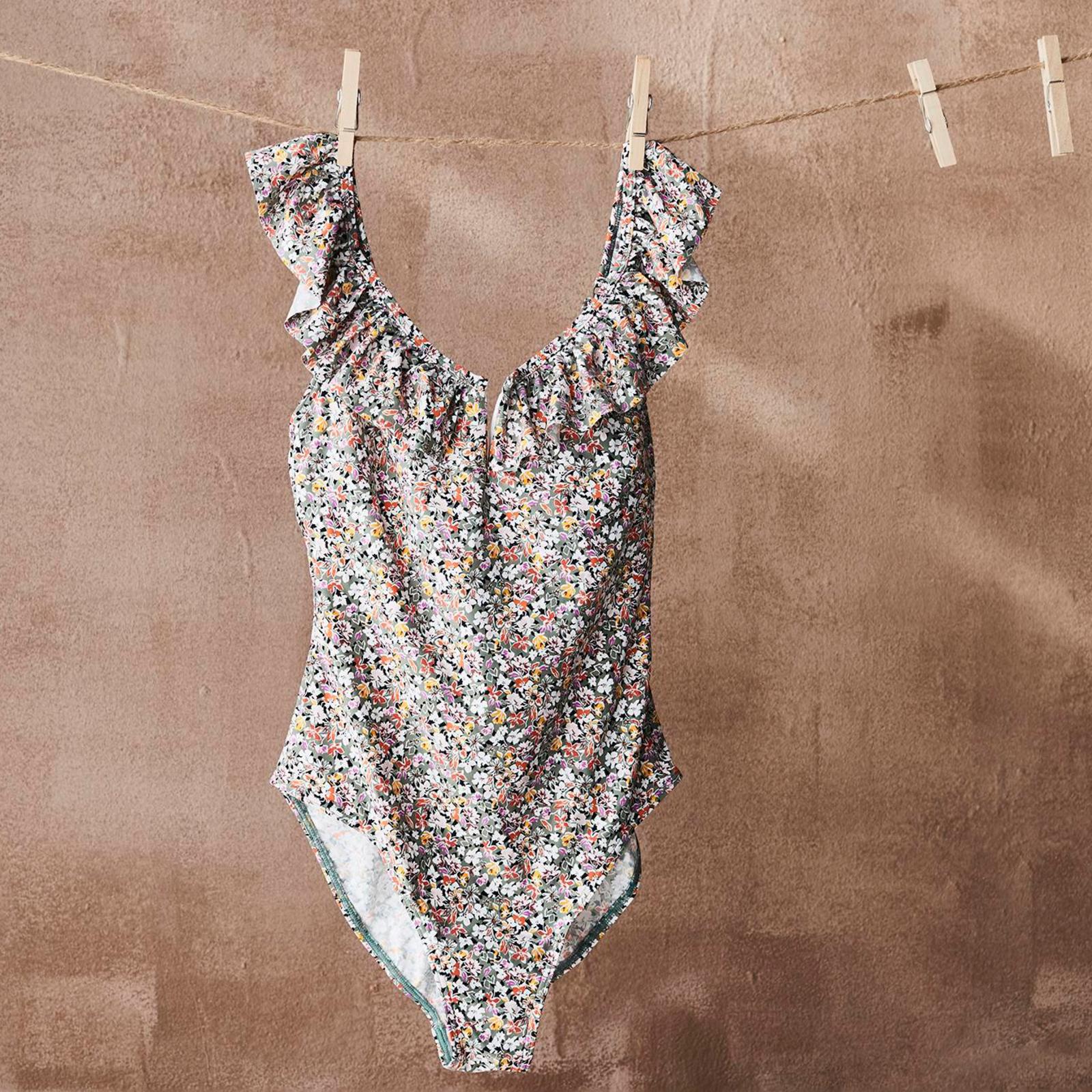 Pelkkä vedellä huuhtelu ei poista hikeä, altaiden kemikaaleja, meriveden suolaa tai aurinkorasvaa.