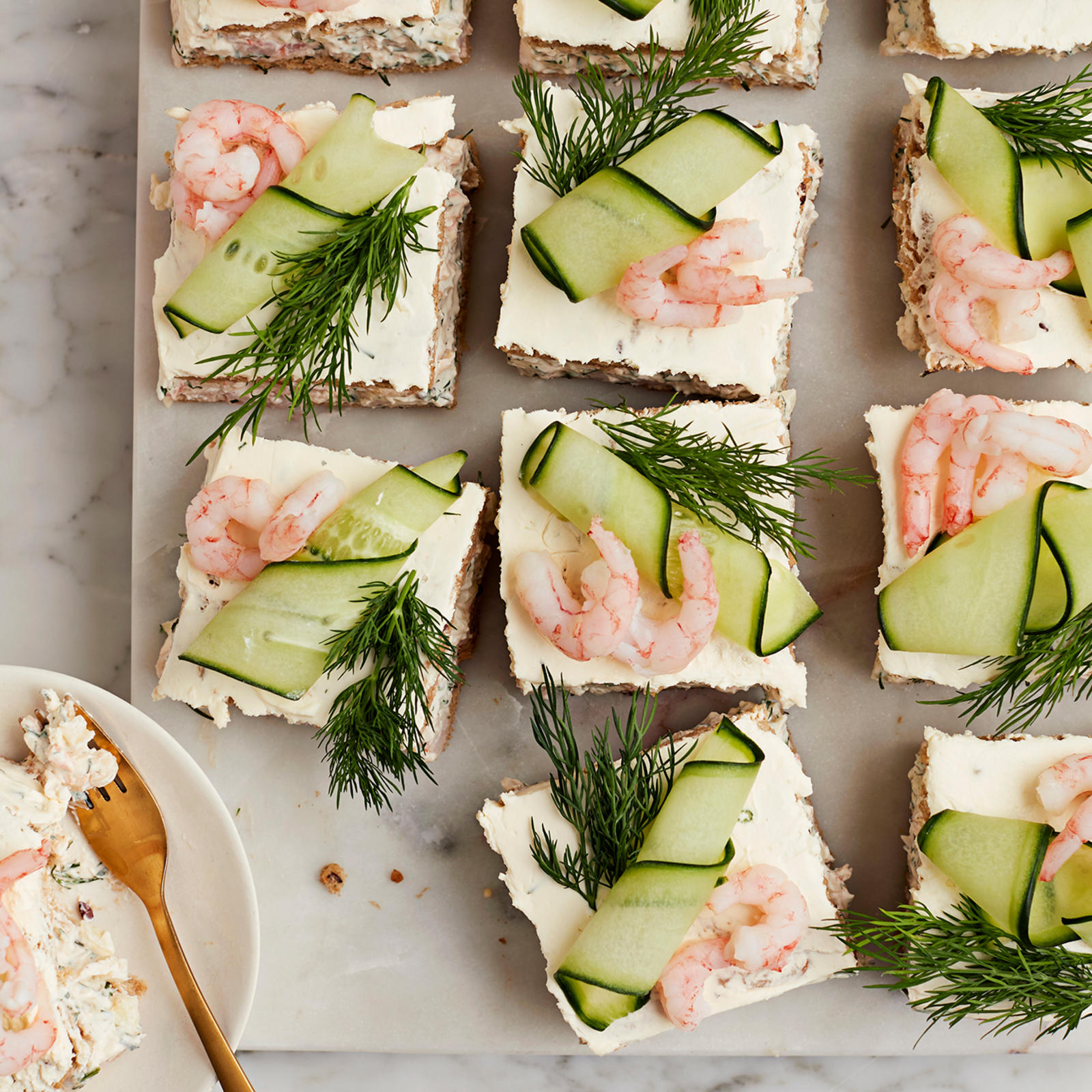 Pienet voileipäkakut