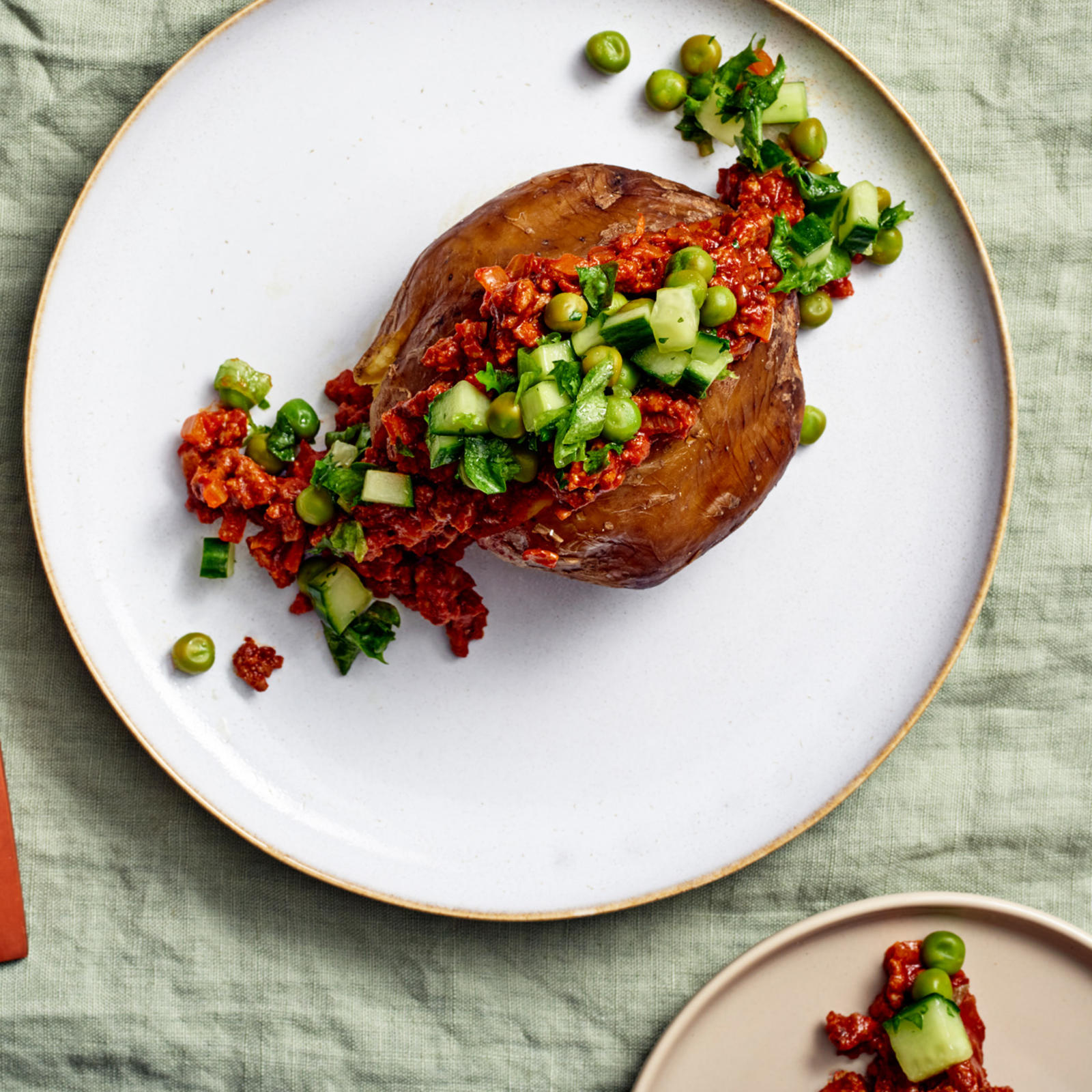 Uuniperuna jauhelihatäytteellä