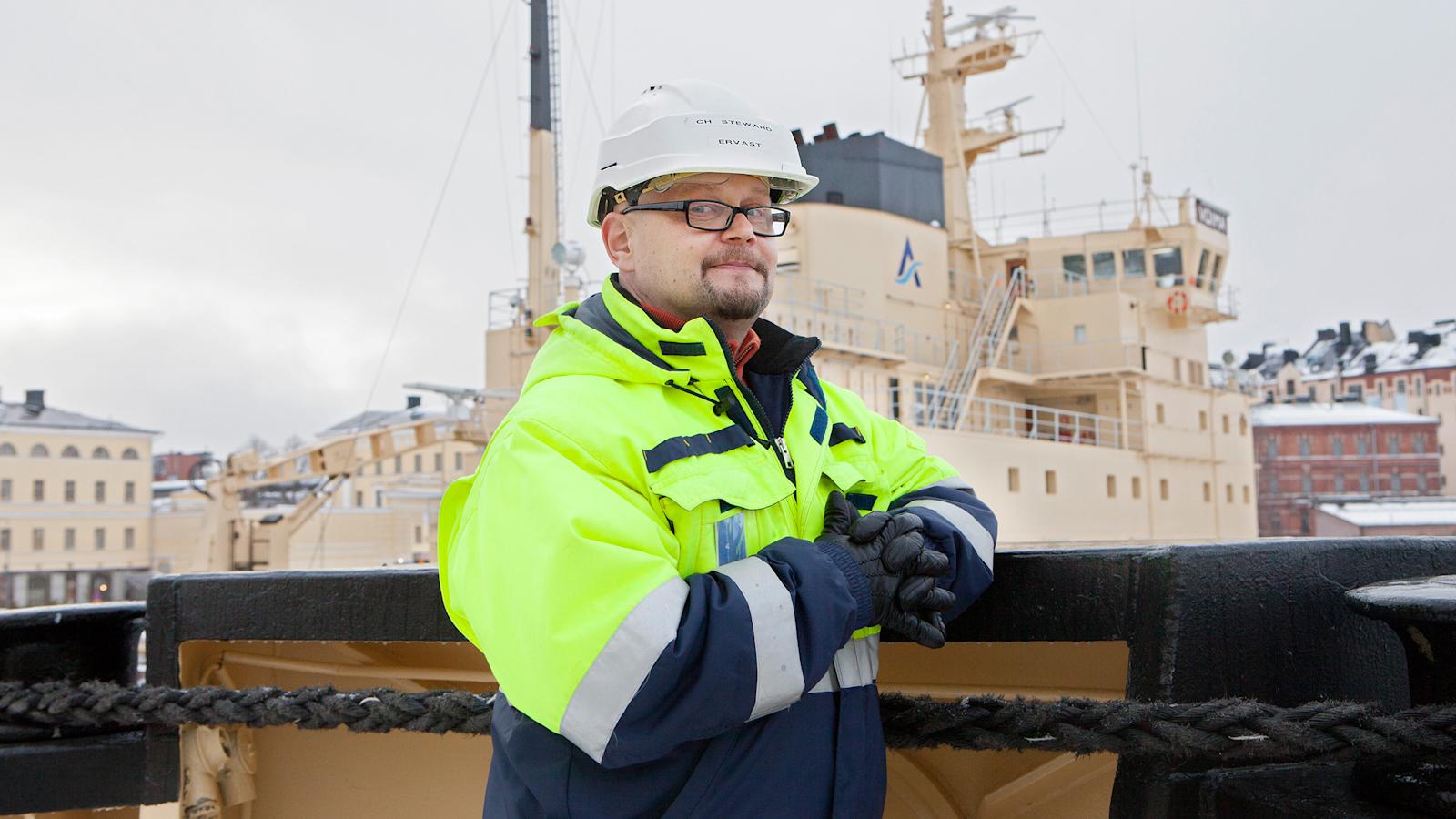 Sisu-jäänmurtaja kokki-stuertti Mikko Ervast