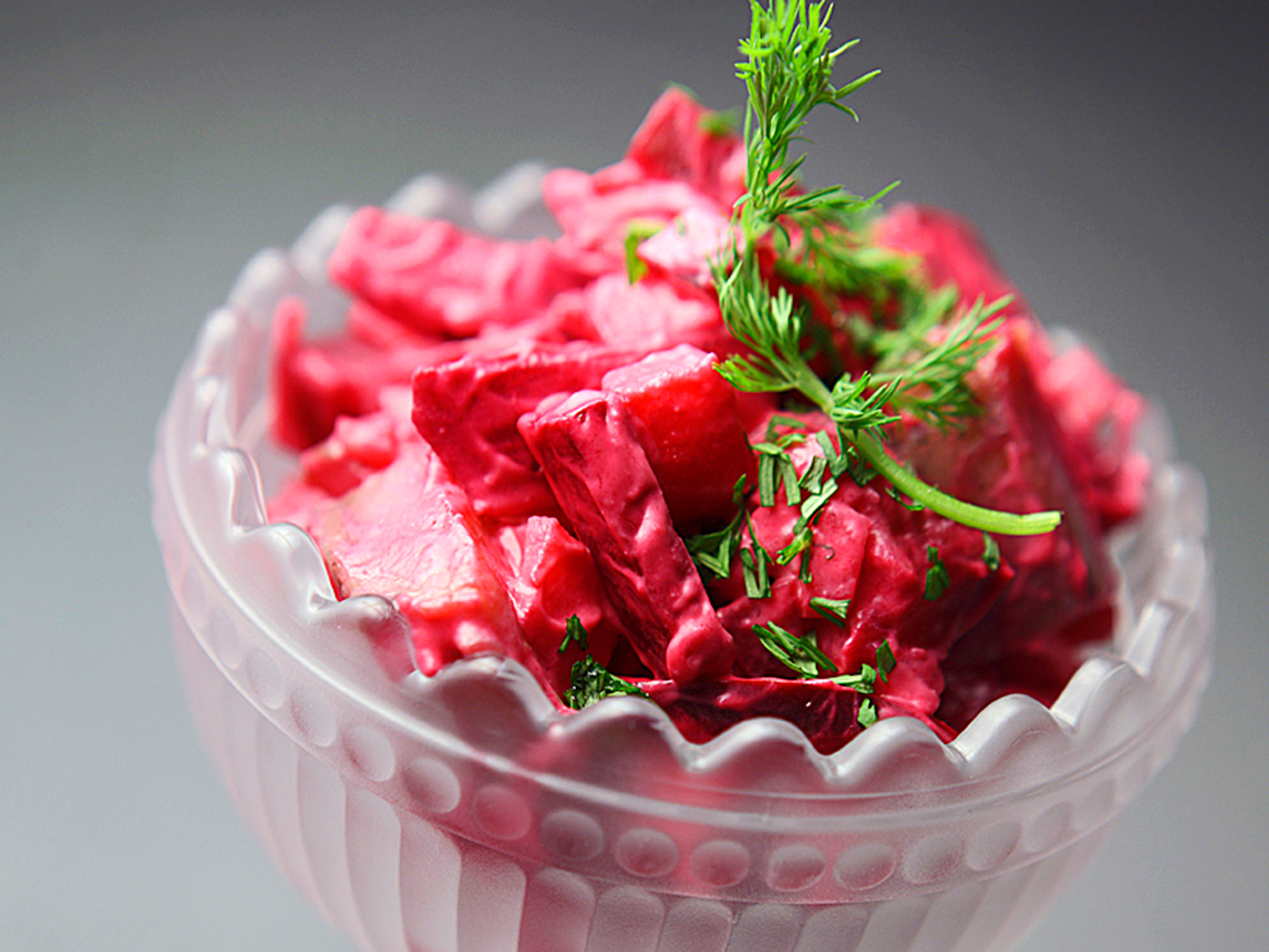 Punajuuri-sillisalaatti