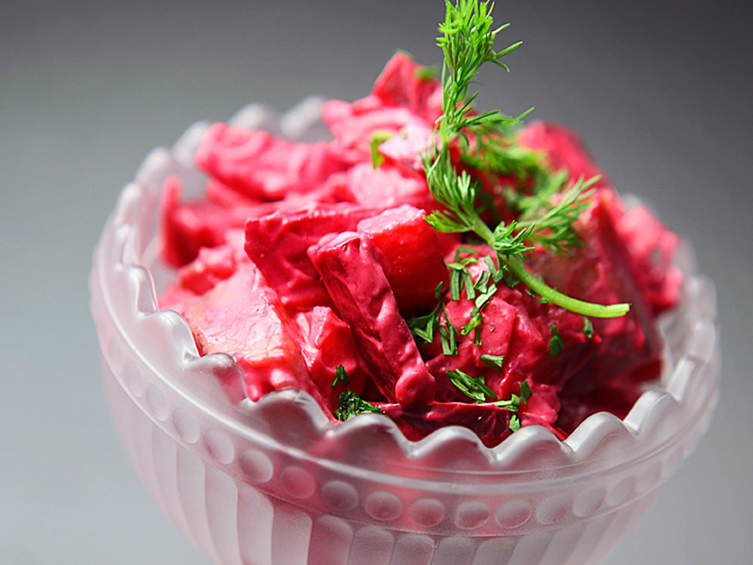 Punajuuri-sillisalaatti