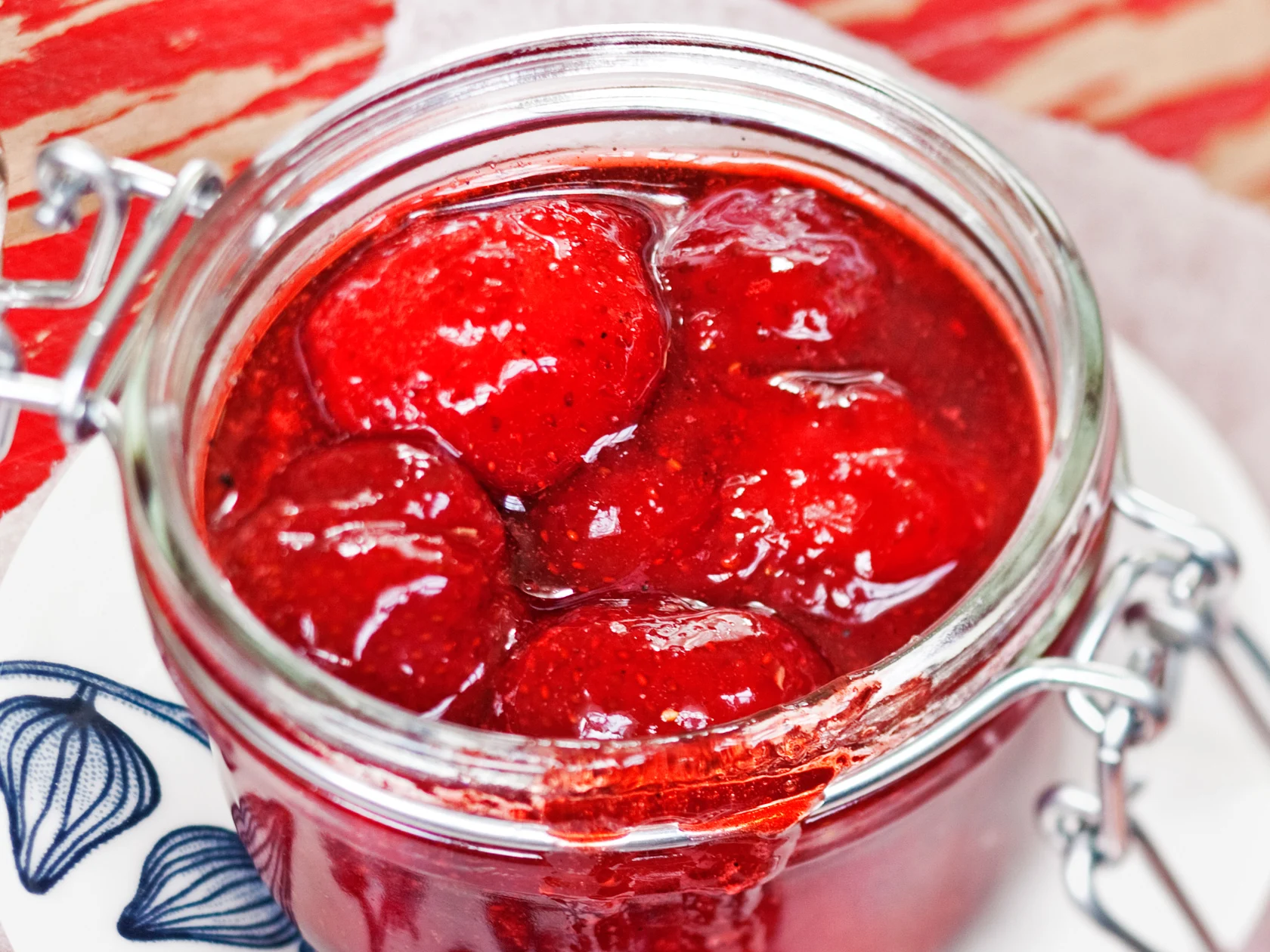 Mansikka-vaniljahillo