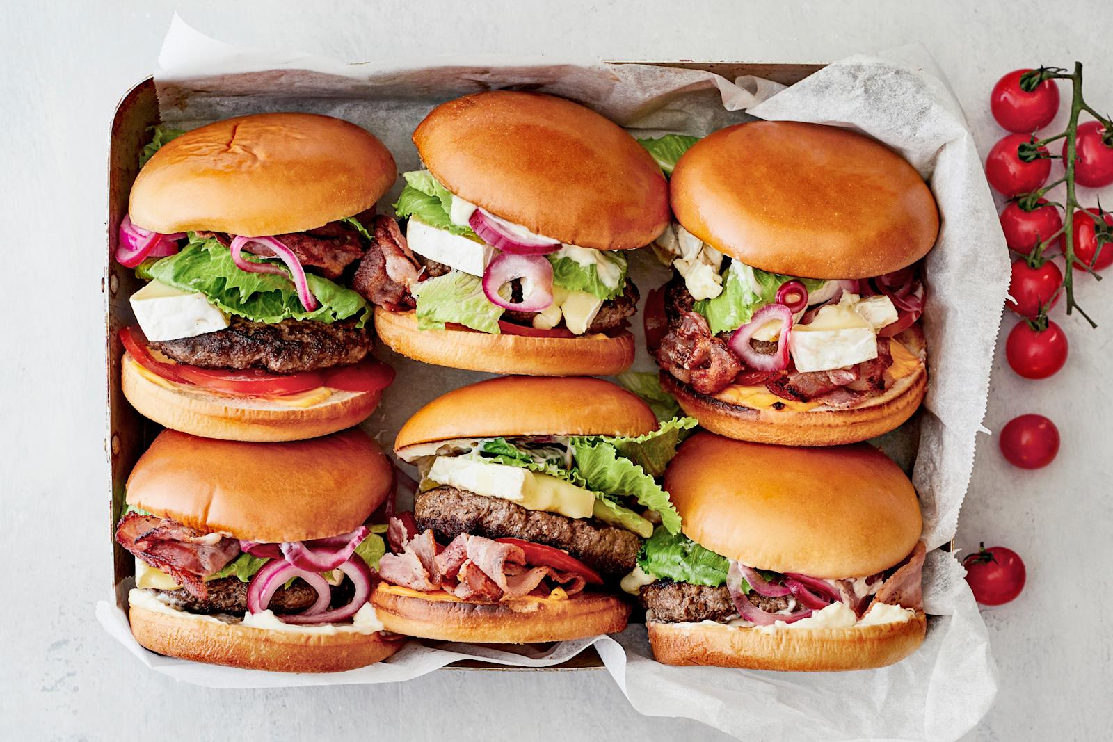 Pekoni-briejuustoburgerit