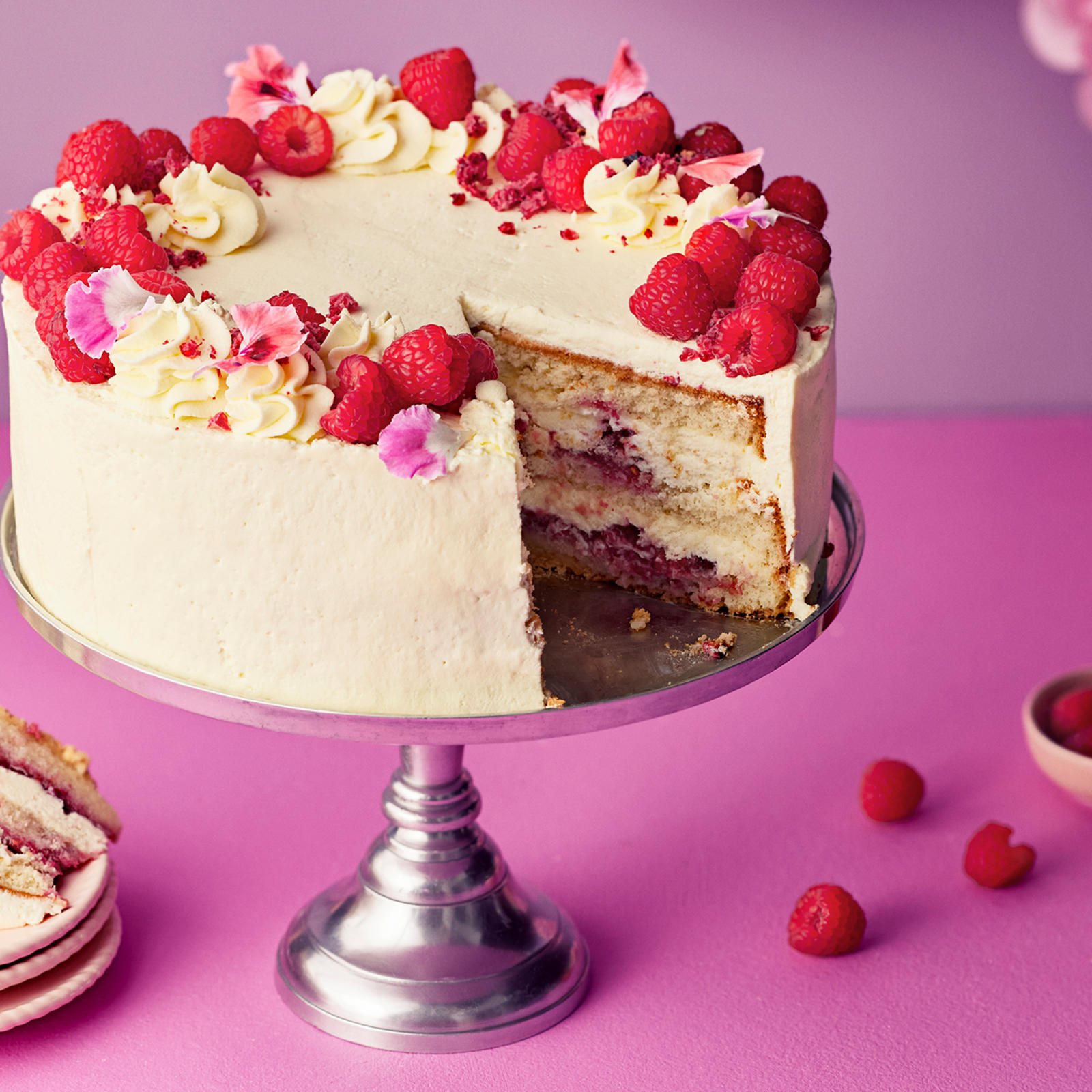 Ihana vadelma-valkosuklaakakku