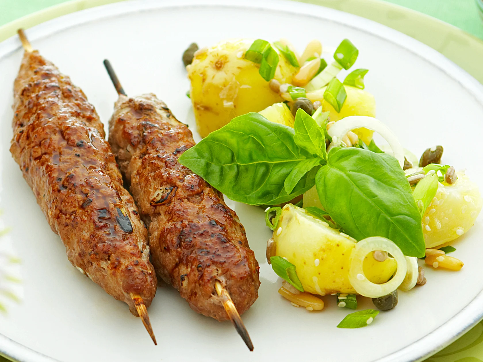 Suven peruna-siemensalaatti