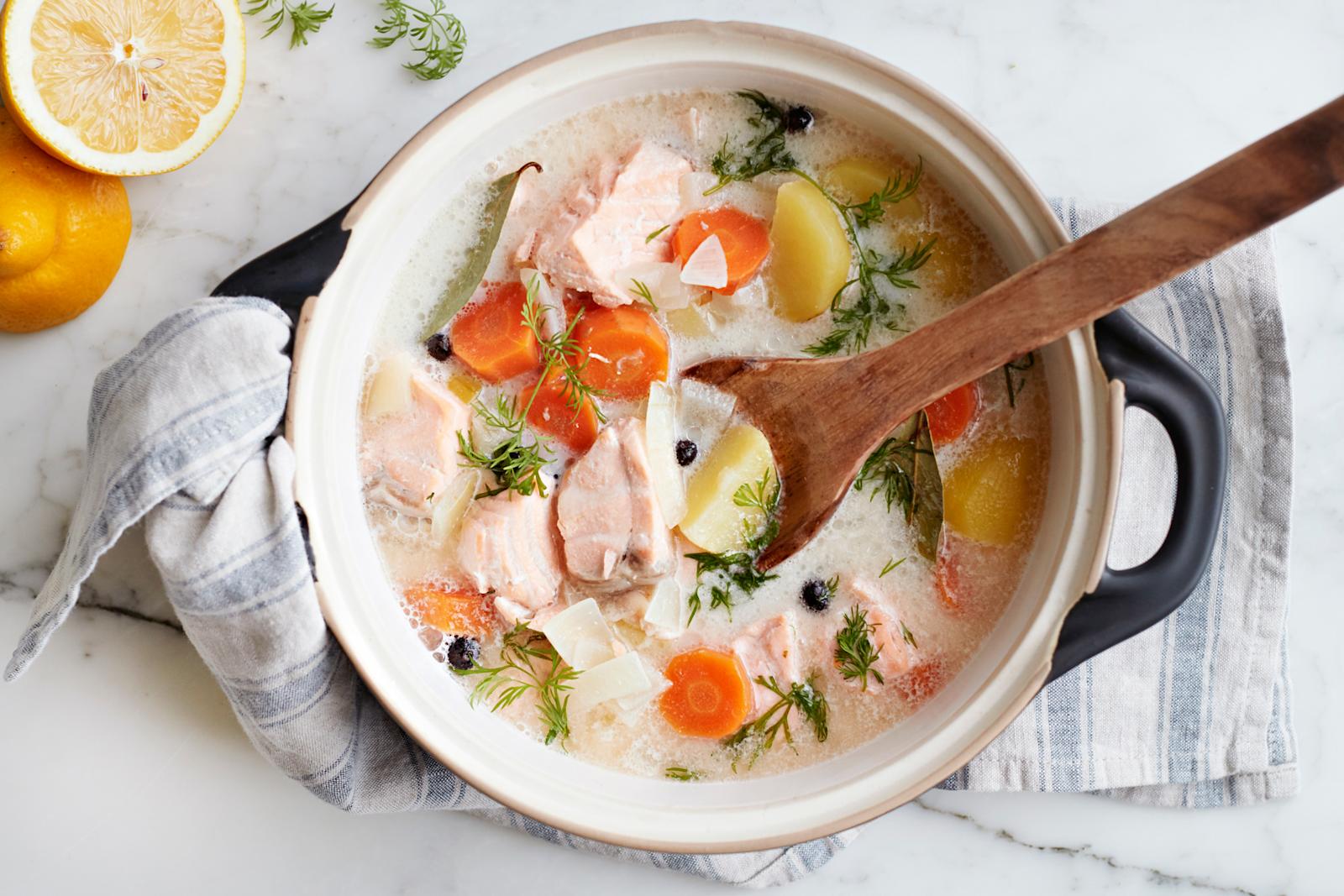 Lohikeitto maitoliemellä