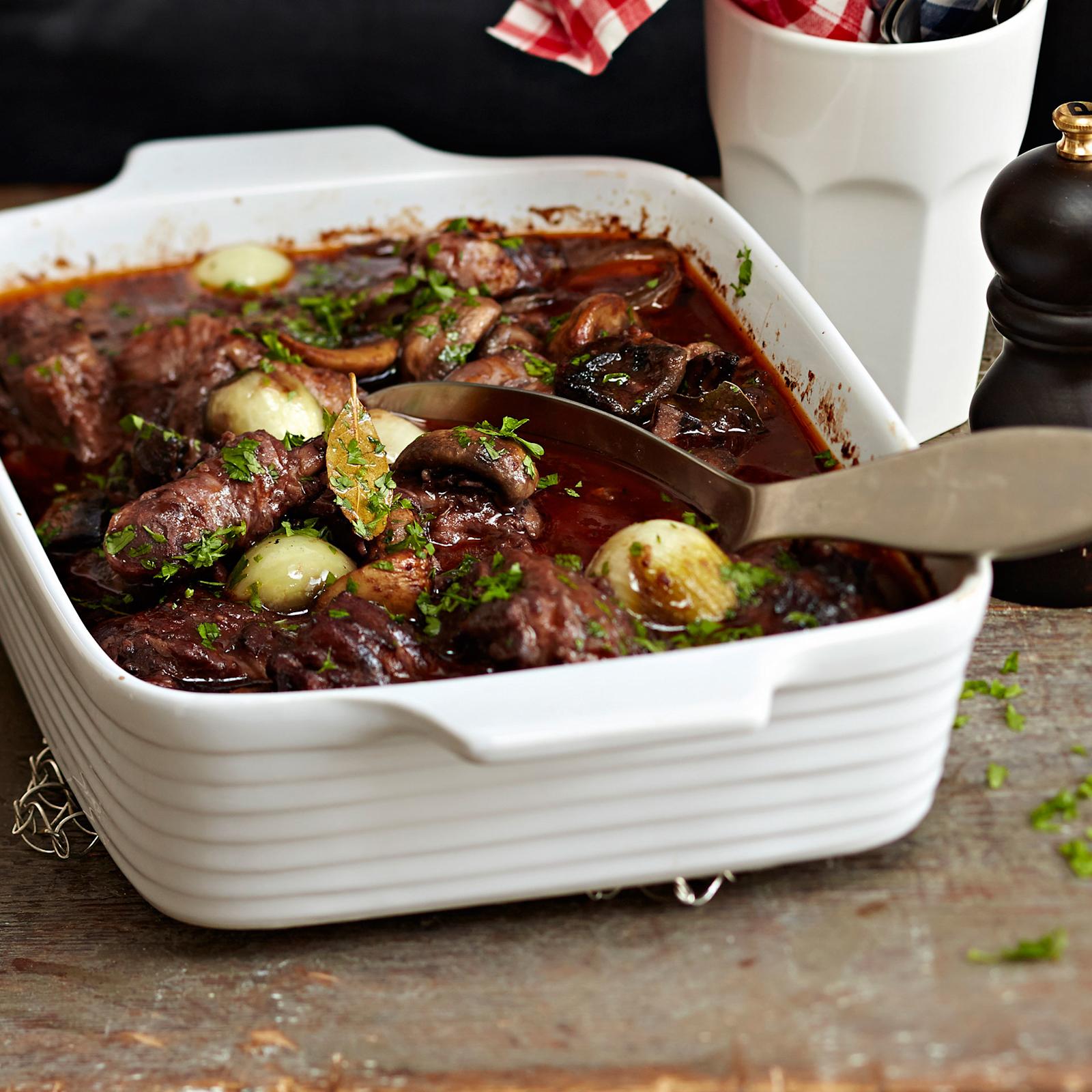 Kukkoa punaviinissä tai valkoviinissä