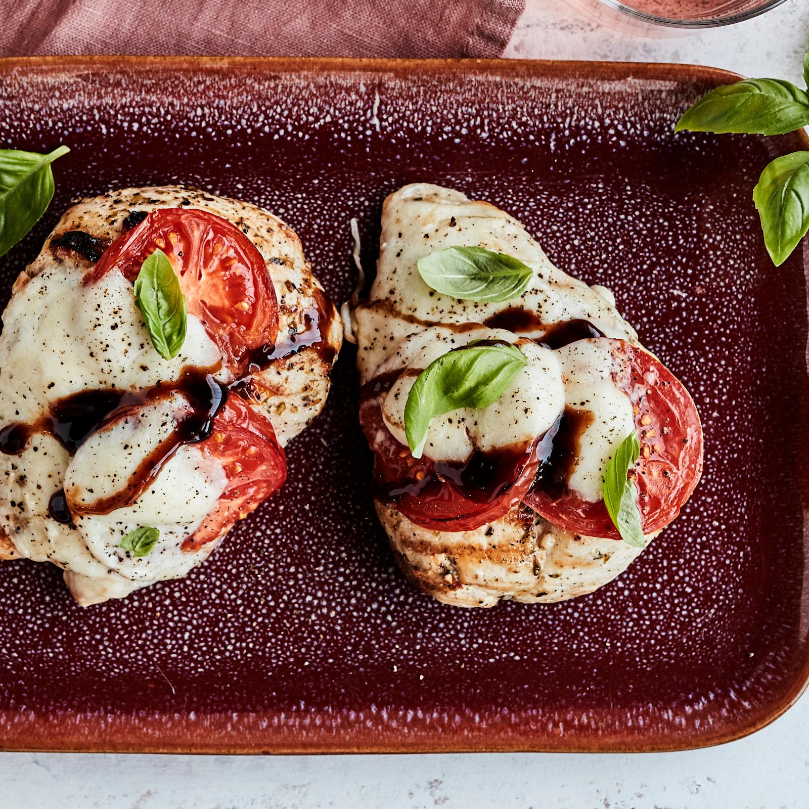 Tomaatti-mozzarellabroileri ja muut grillattavat juustot