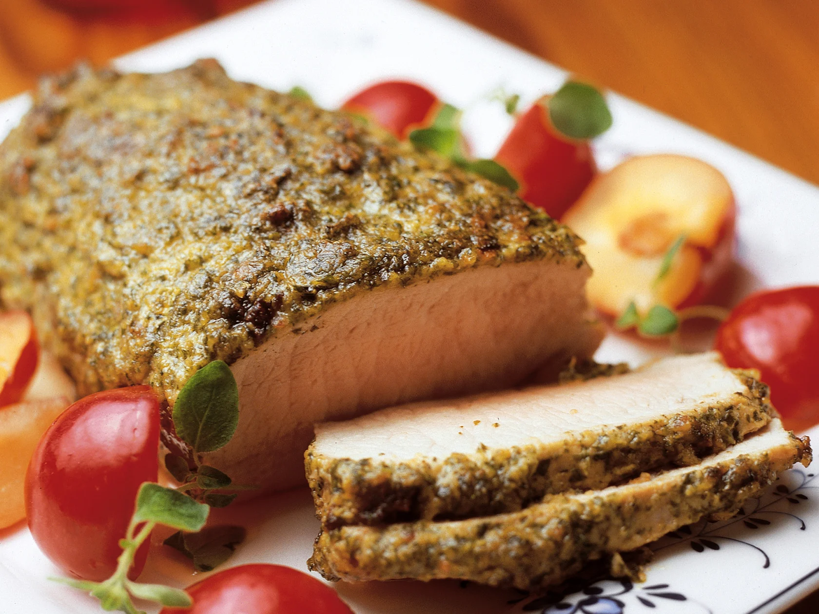 Yrttikuorrutettu porsaan ulkofilee