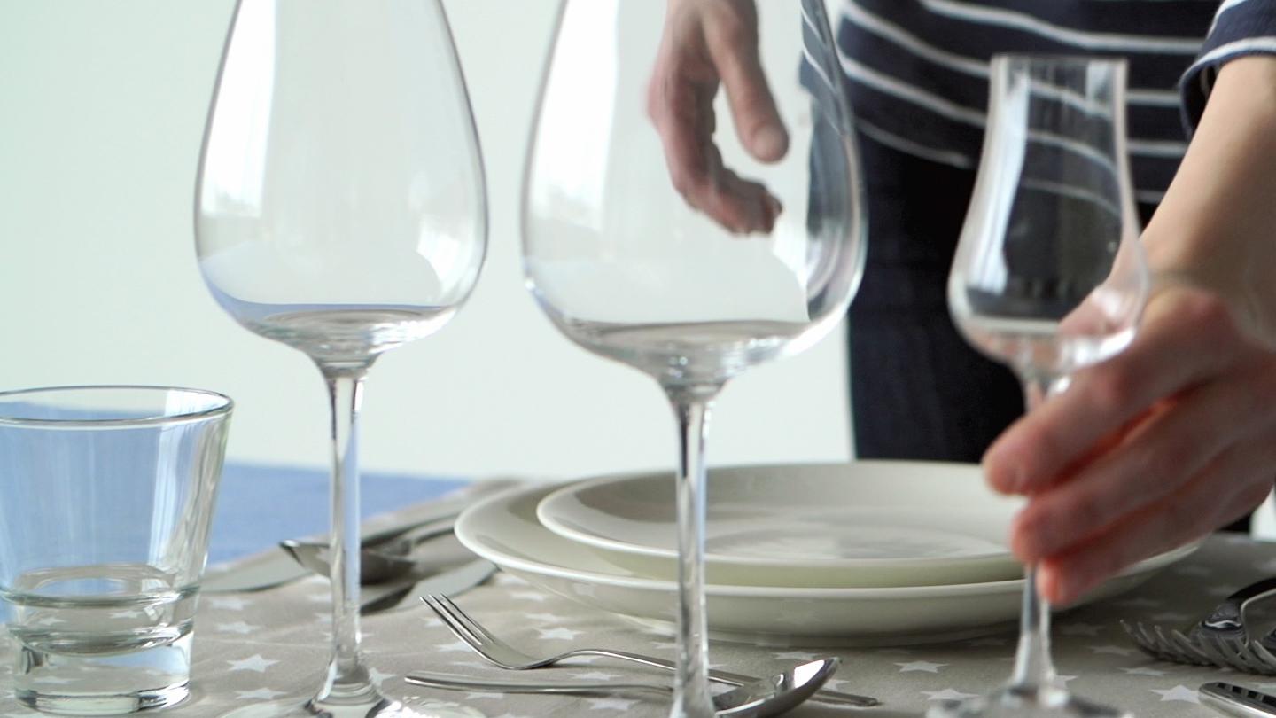 Pöydän kattaminen arkeen ja juhlaan