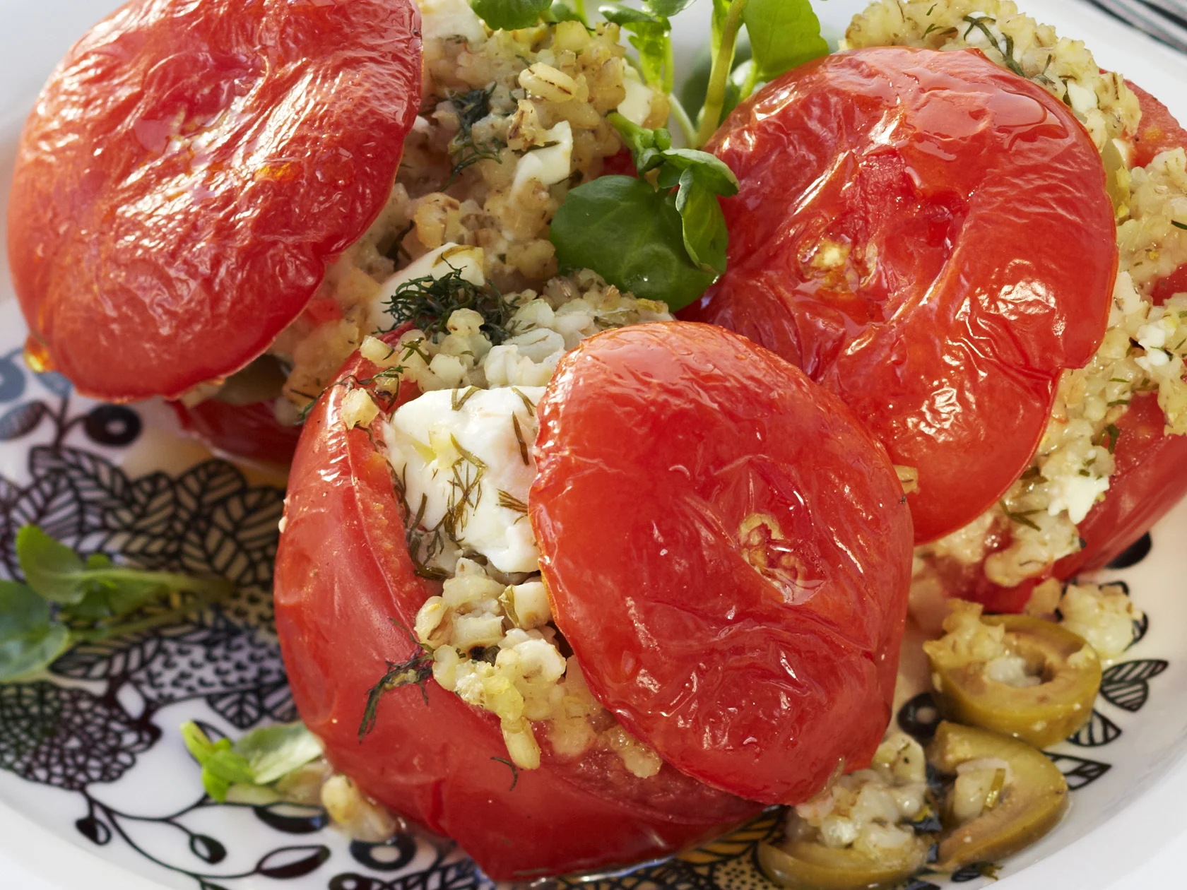 Ohra-fetatäytteiset tomaatit