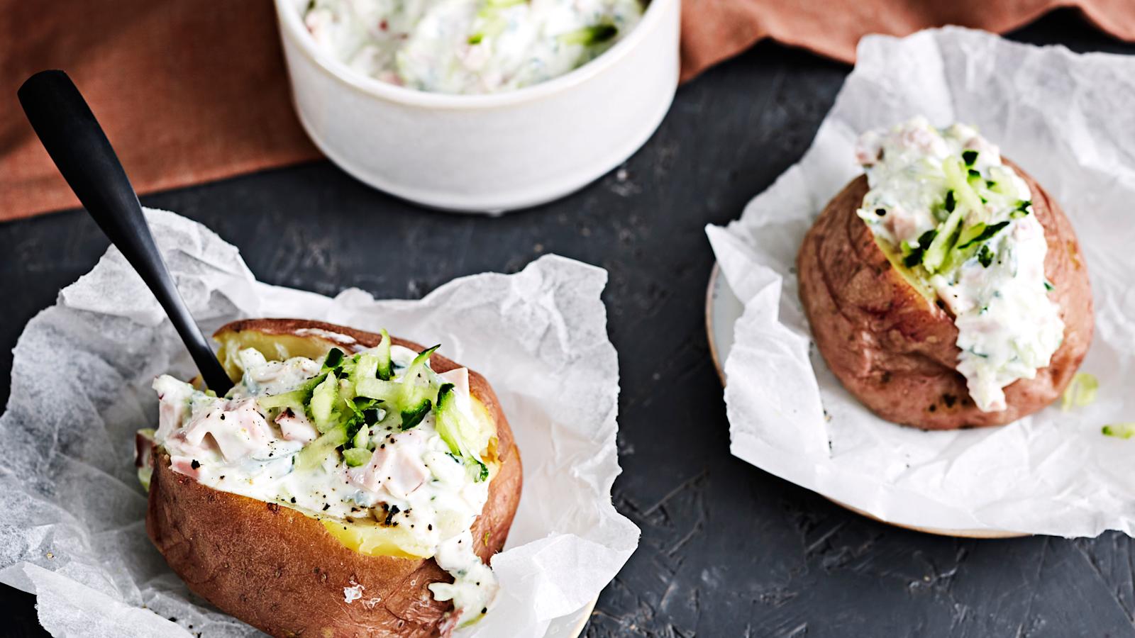 Mikrouuniperunat ja kinkkutsatsiki