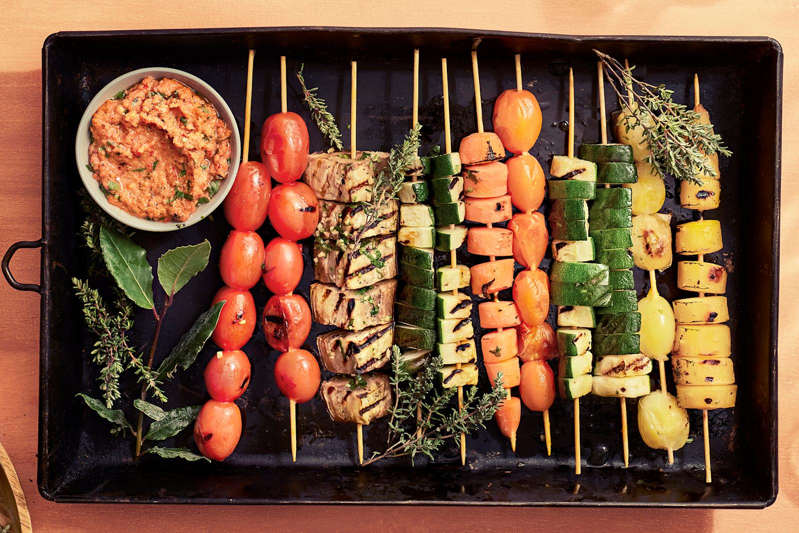 Kasvisvartaat ja grillattu chilikastike