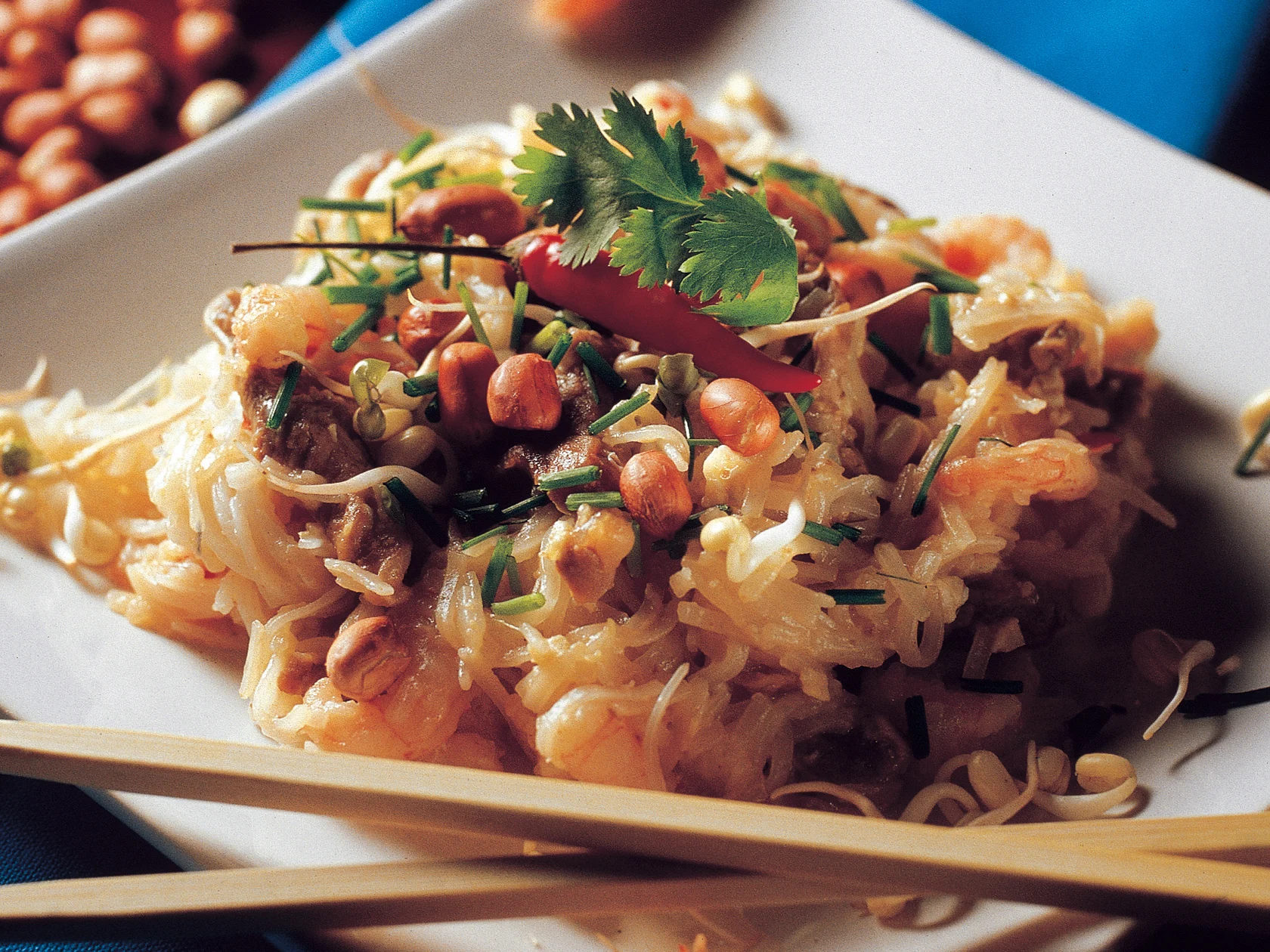 Paistettuja thainuudeleita