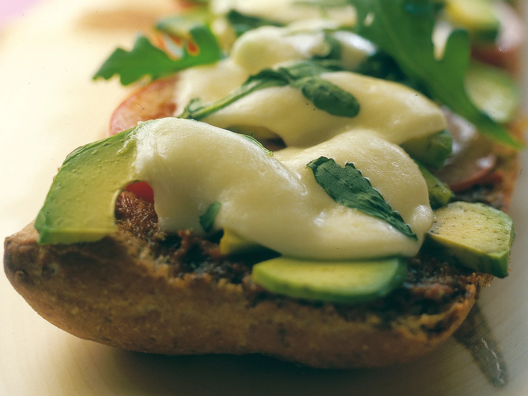 Tomaatti-mozzarella-ciabatta