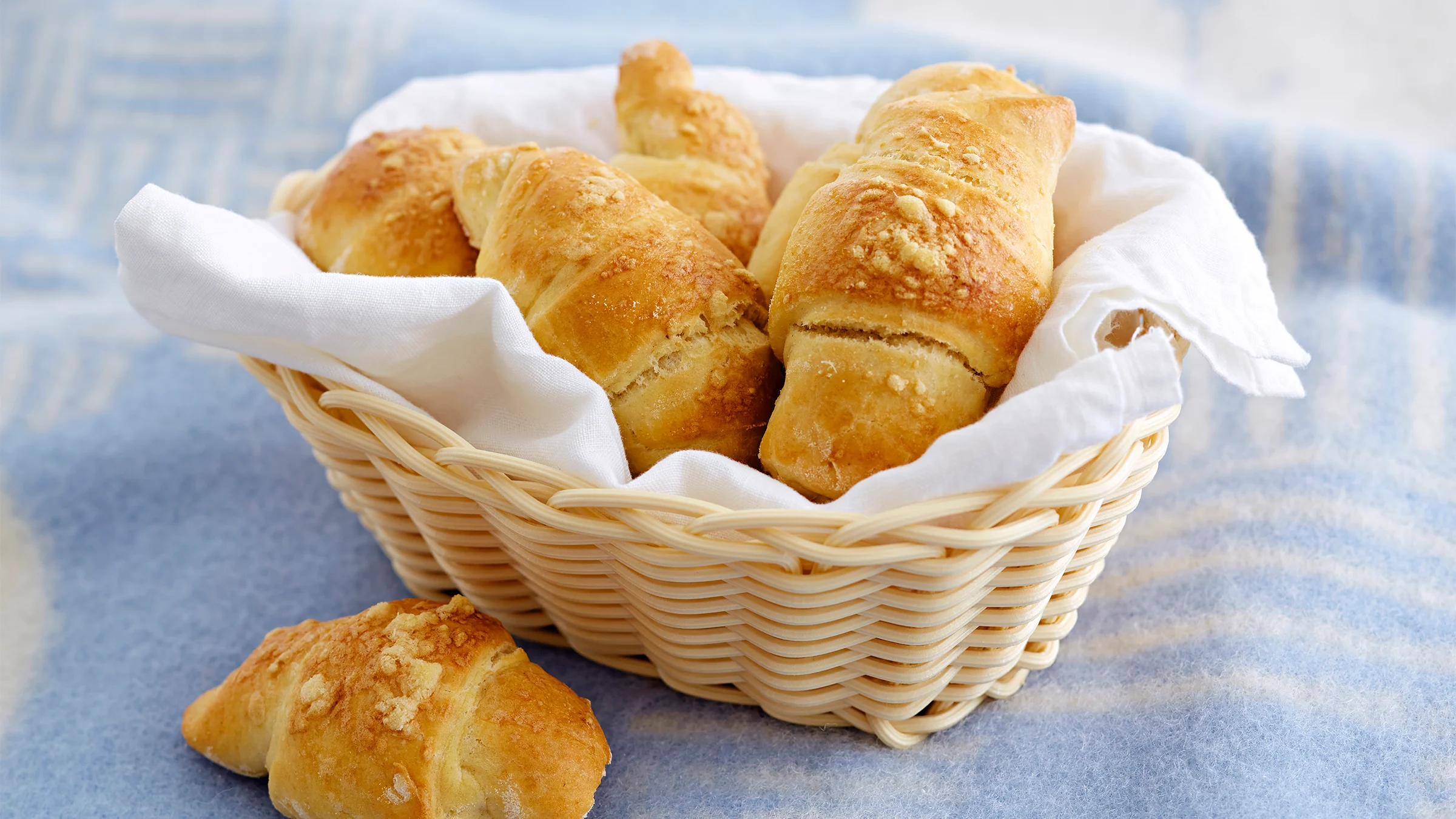 Juustolla täytetty croissant