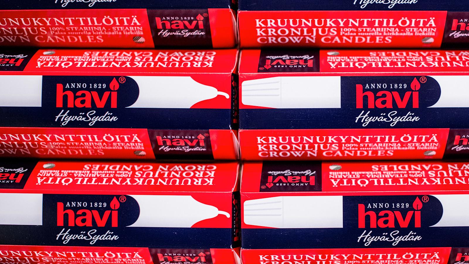 Havi-kruunukynttilöitä pakkauksessaan
