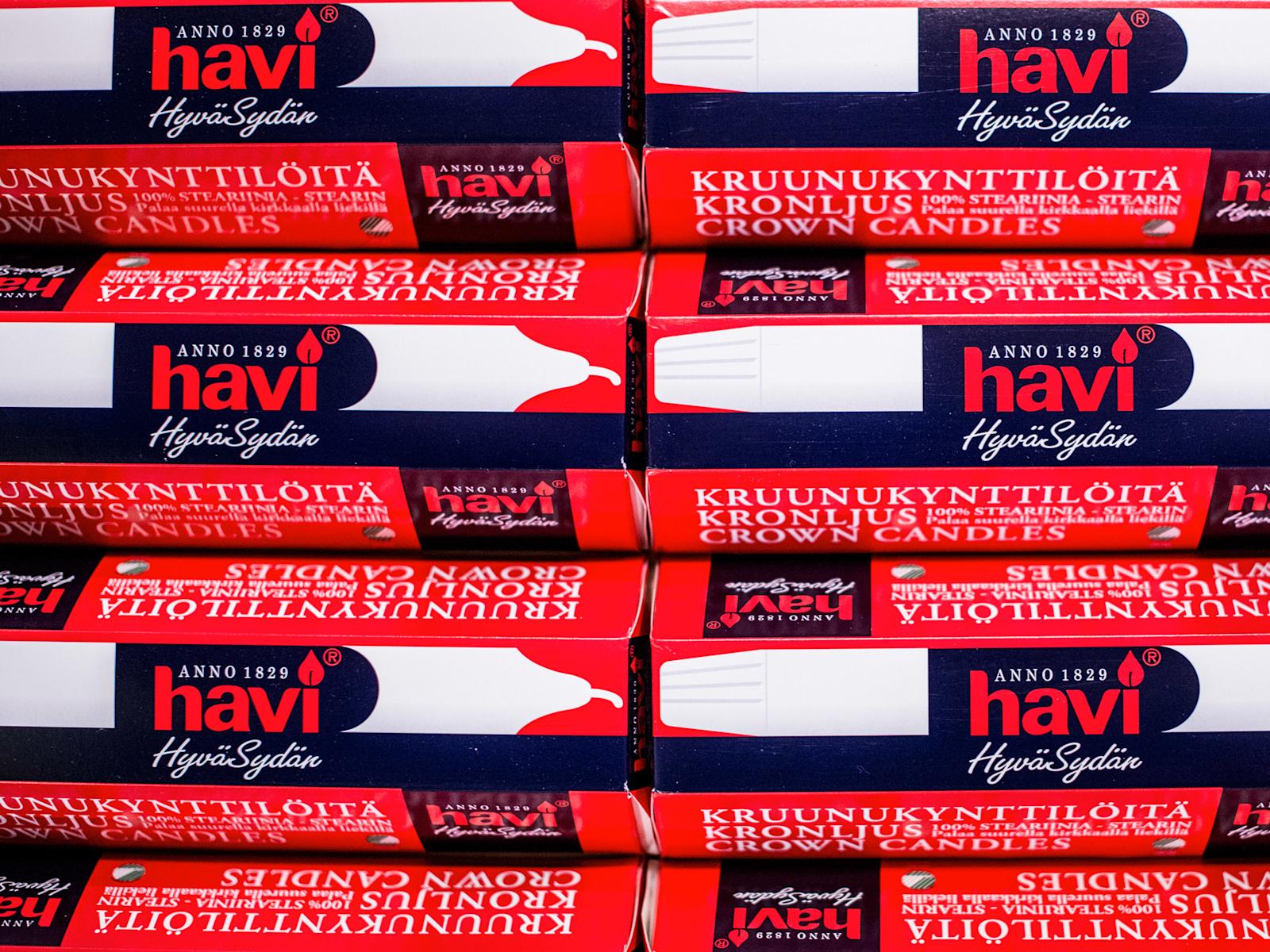 Havi-kruunukynttilöitä pakkauksessaan