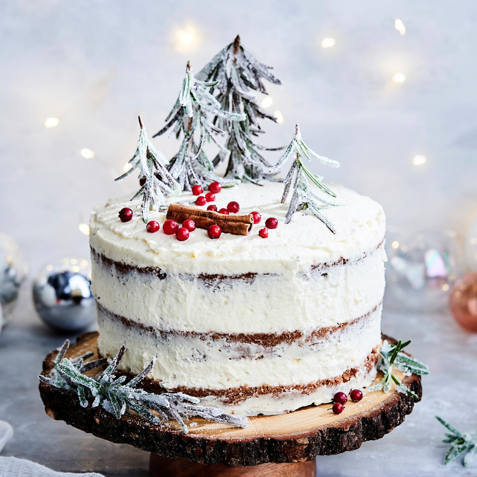 Puolukka-valkosuklaakakku