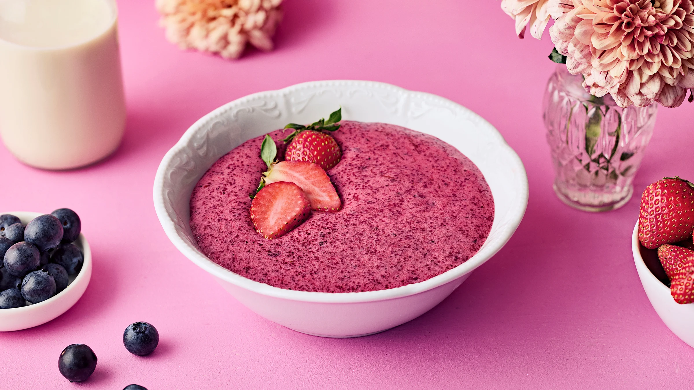 Vispipuuro mansikasta ja mustikasta