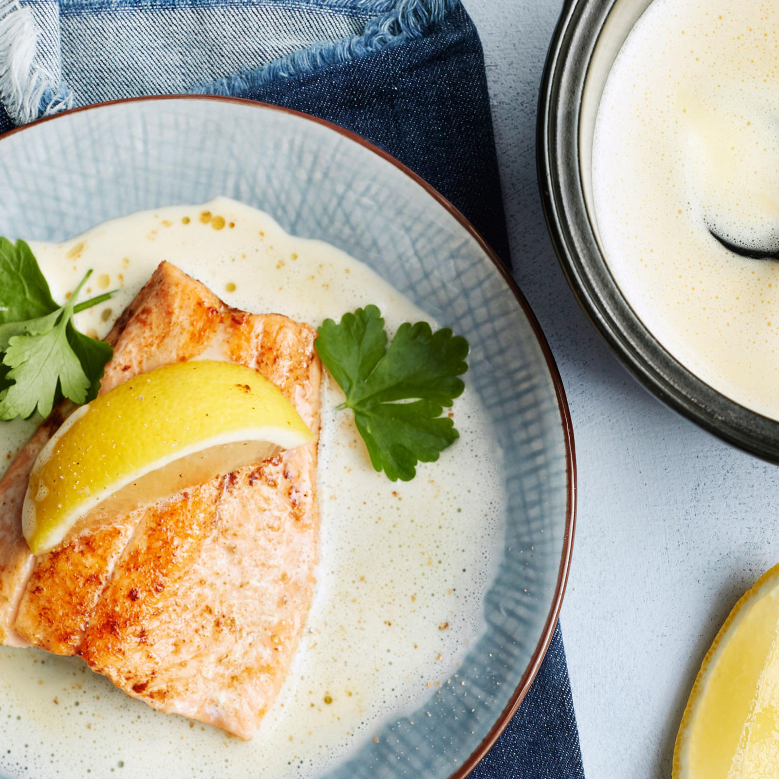 Klassinen voi-valkoviinikastike