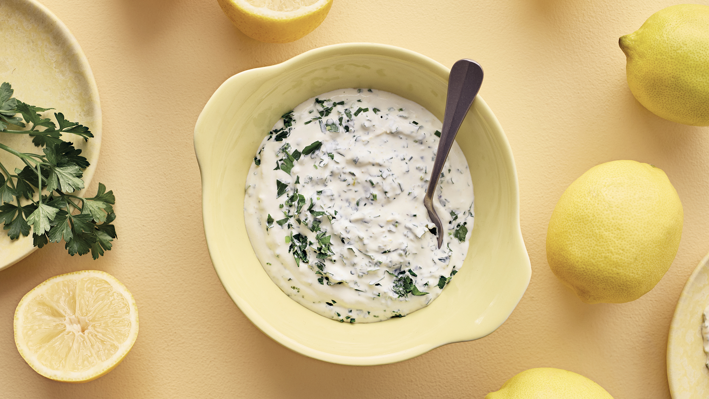 Kylmä sitruuna-yrttikastike