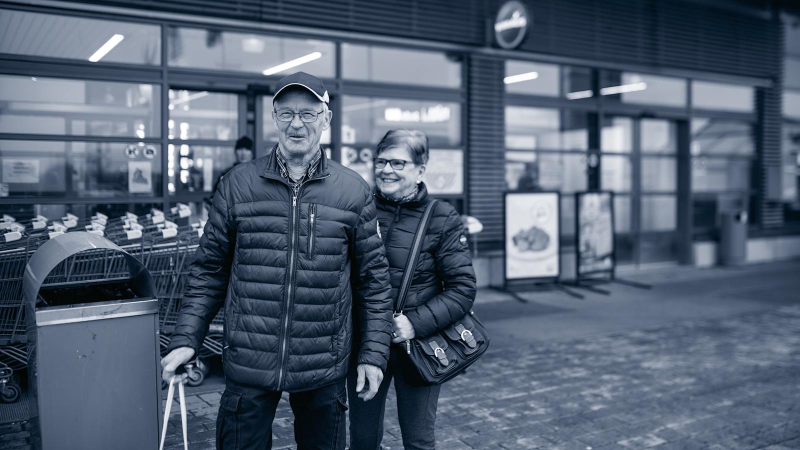 Suomalaiset Tapio ja Marketta Lahikainen hakevat usein lääkkeet Ruotsista.