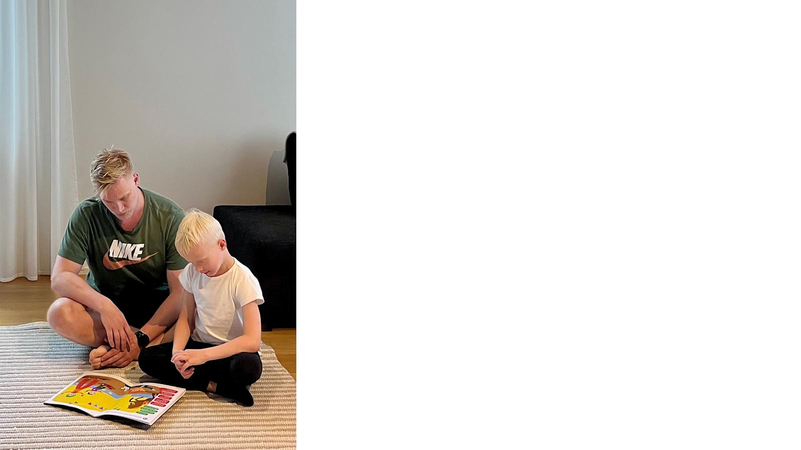 Jussi ja Mauno Kukkonen harjoittelivat lukemista yhdessä Oppi&ilo-puuhakirjojen äärellä.