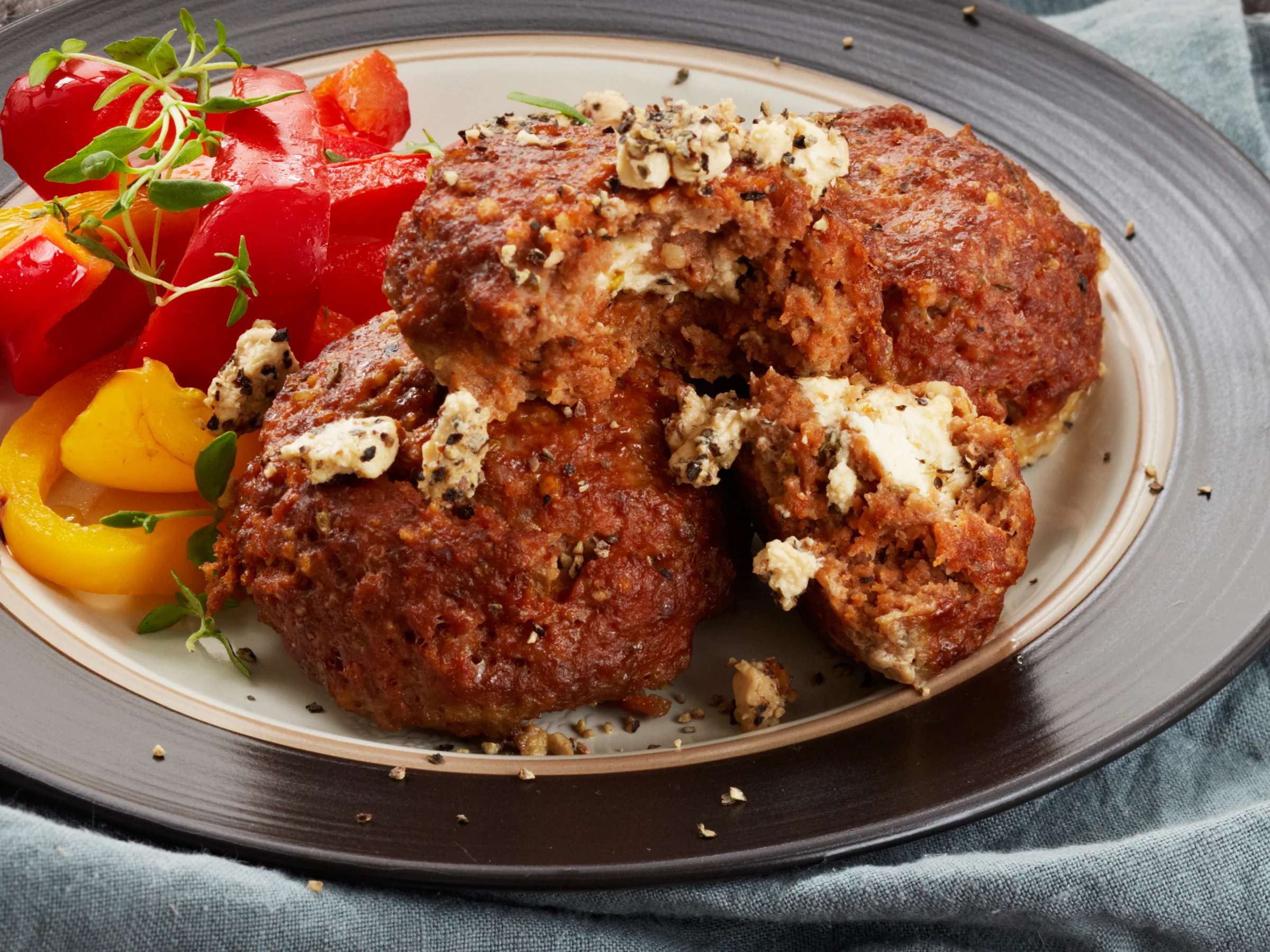 Juustoiset jauhelihapihvit